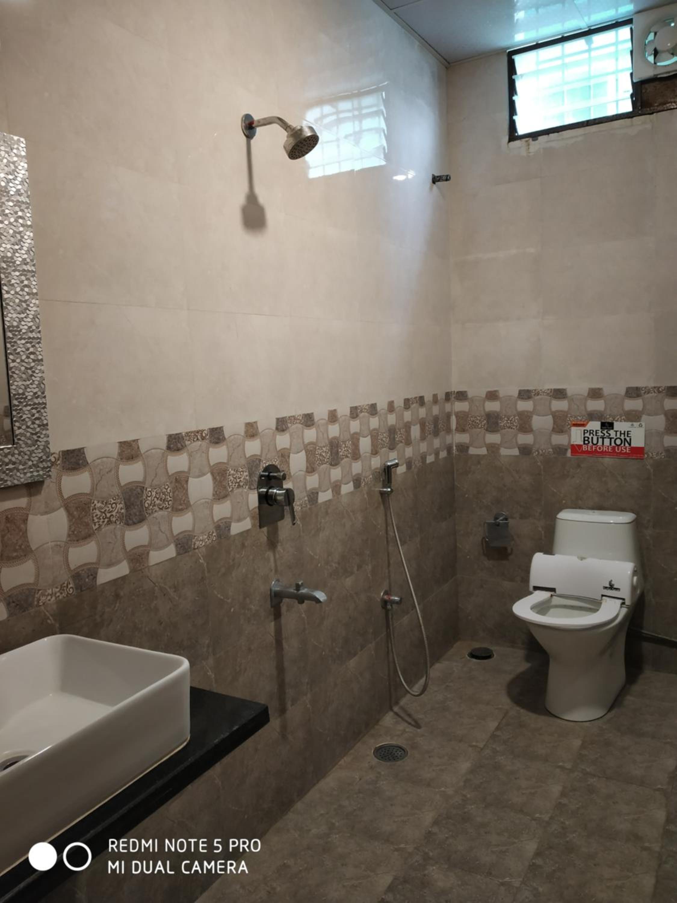 Deluxe Double Room (2 Adults + 1 Child) - Photo 3