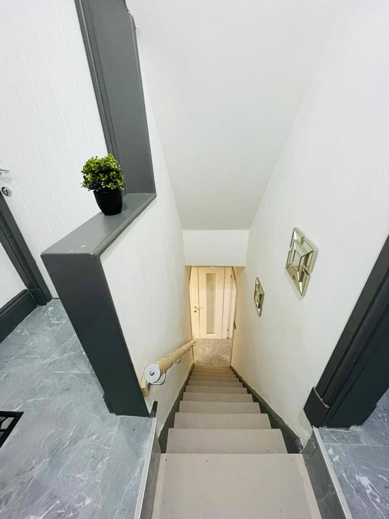 Three-Bedroom Apartment - Photo 16