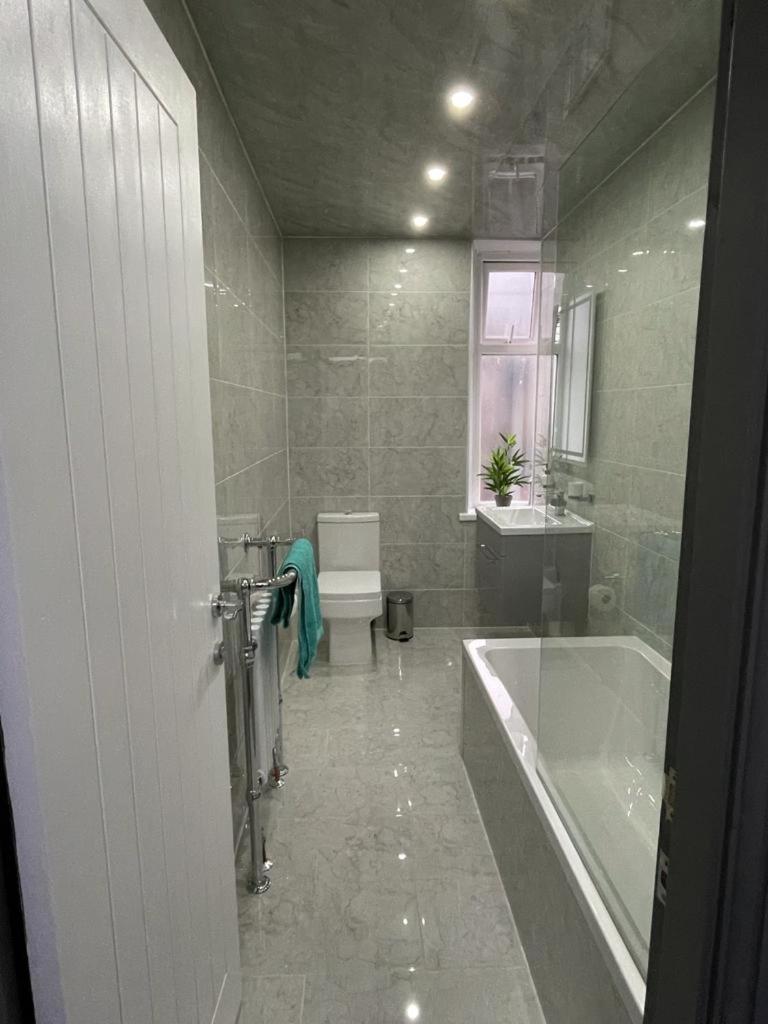 Three-Bedroom Apartment - Photo 9