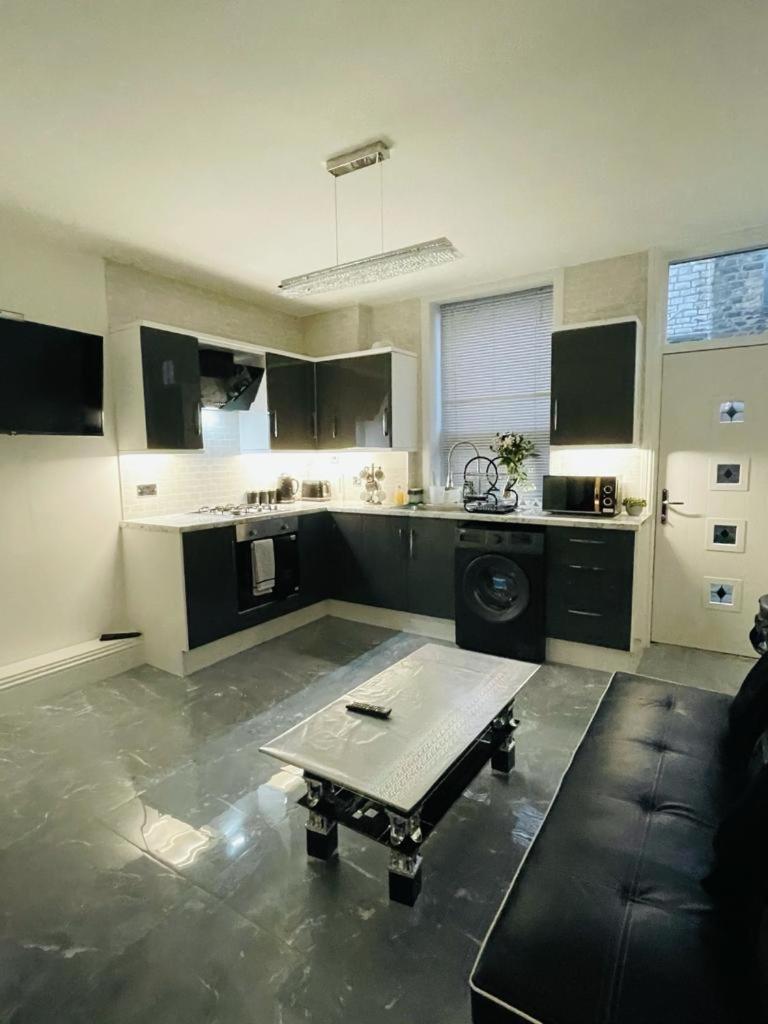 Three-Bedroom Apartment - Photo 10