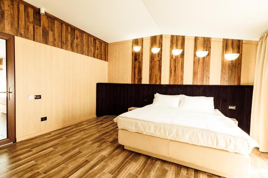 Double Room - Photo 9