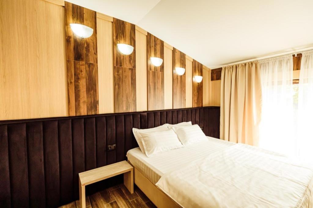 Double Room - Photo 8