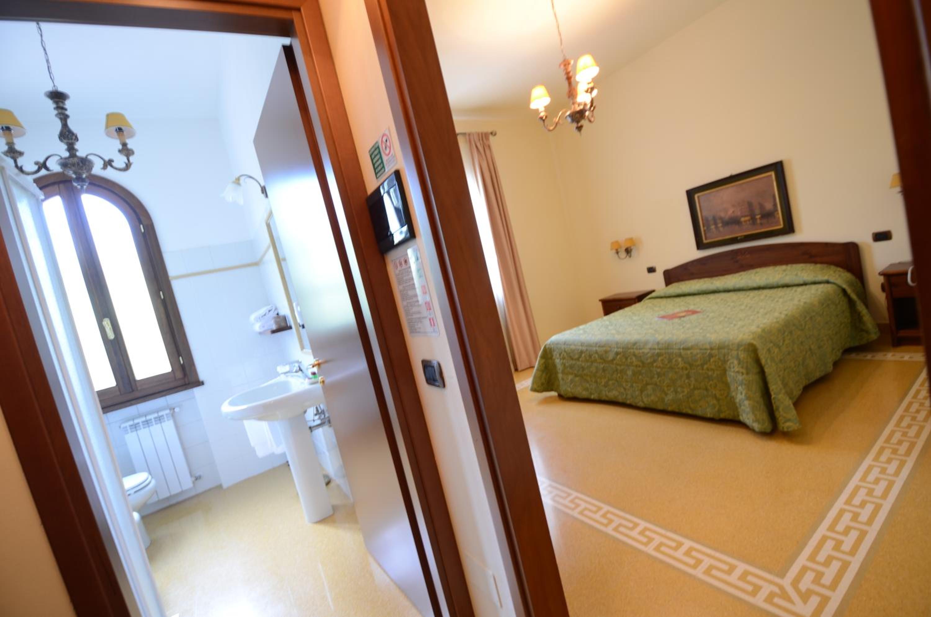 Double Room - Photo 1