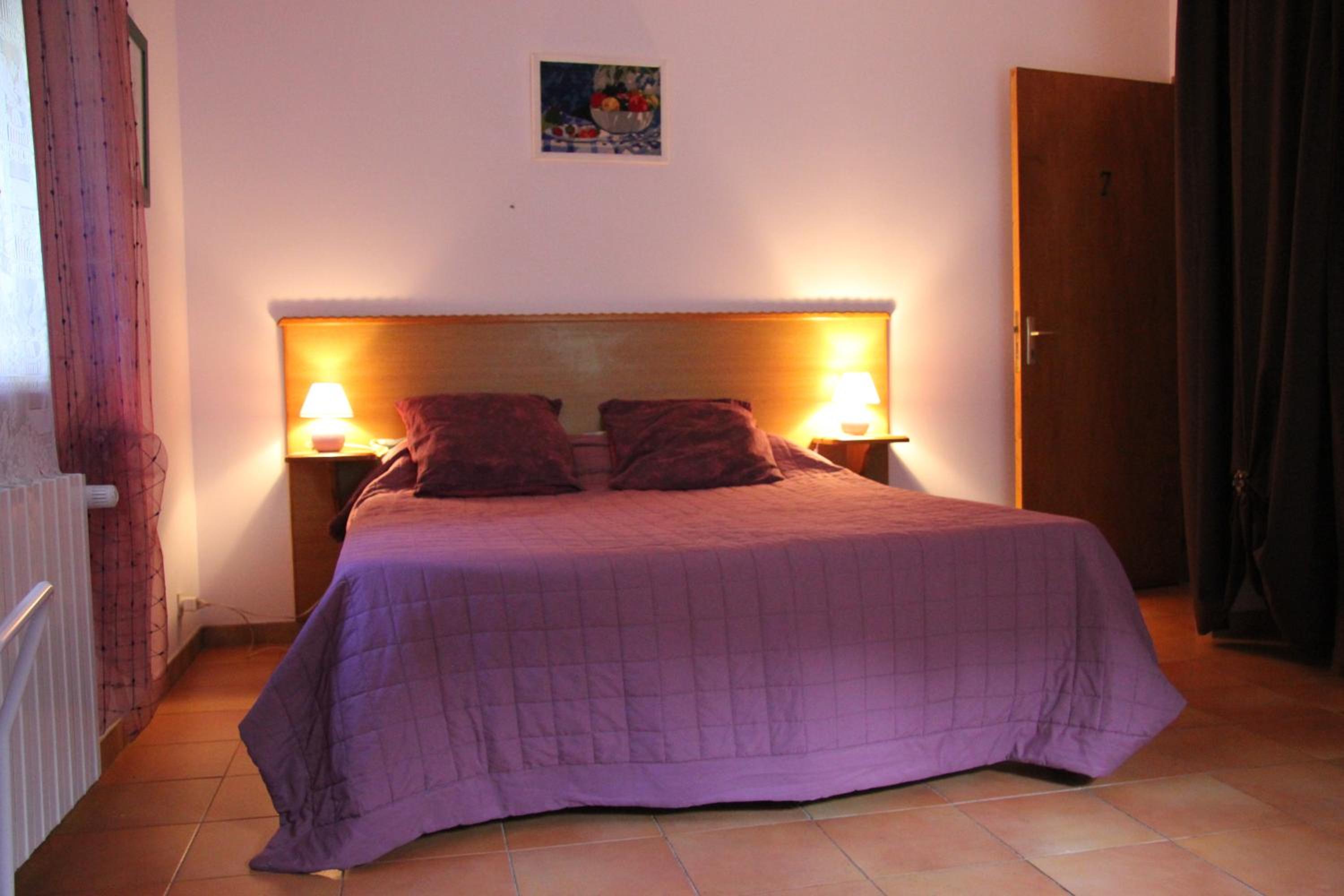Double Room with Private Bathroom - Photo 2