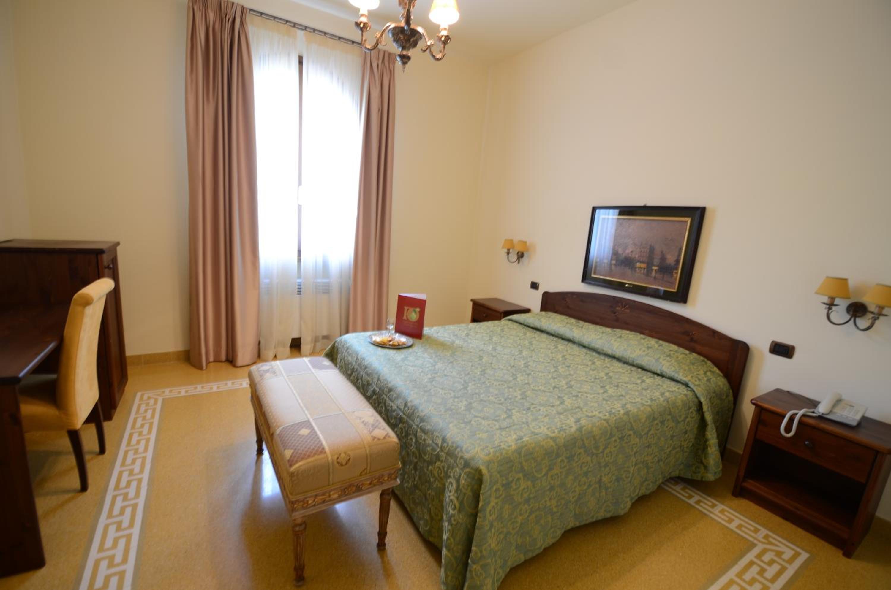 Double Room - Photo 3