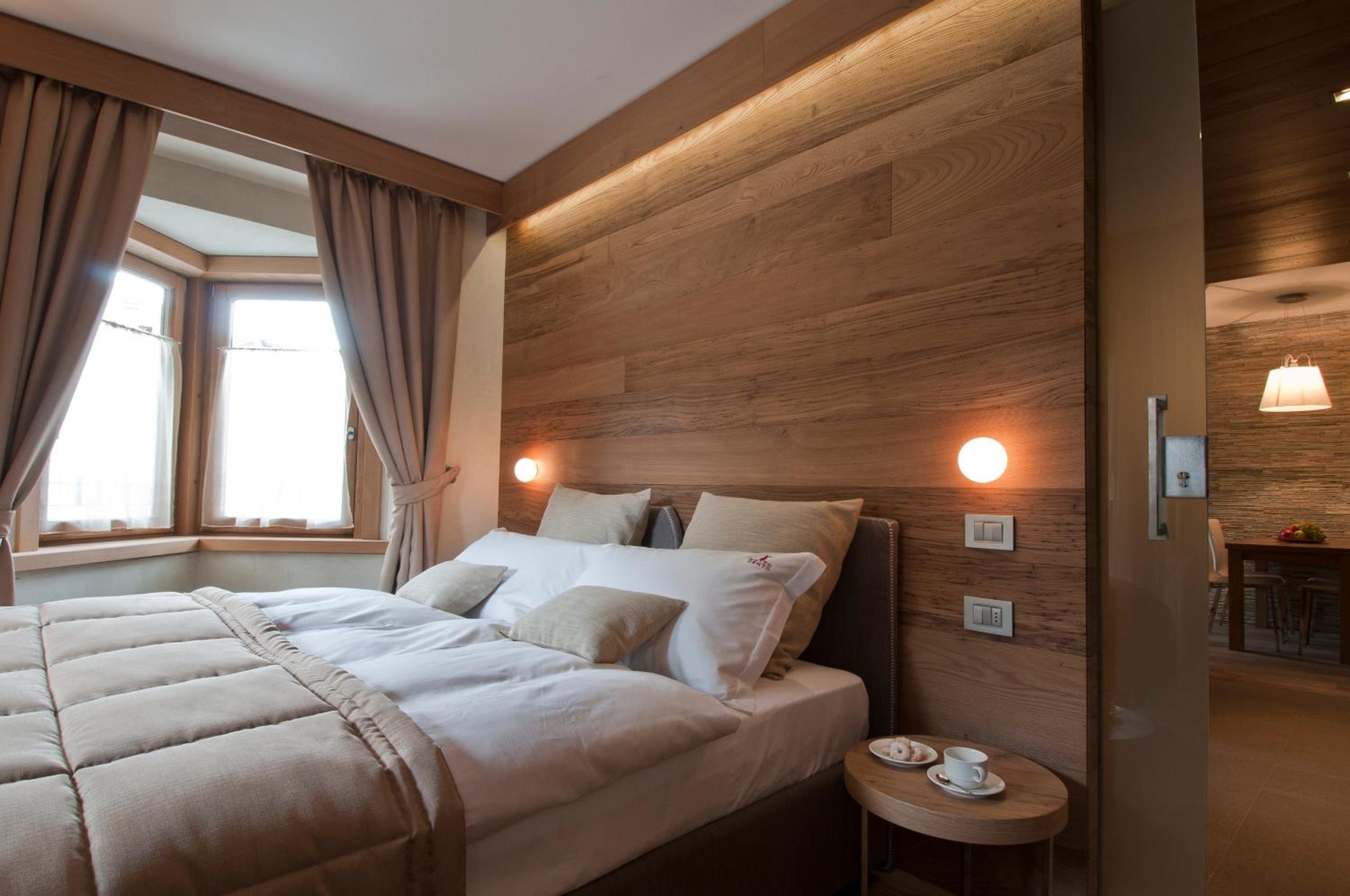 Luxury Suite with Balcony - Photo 5