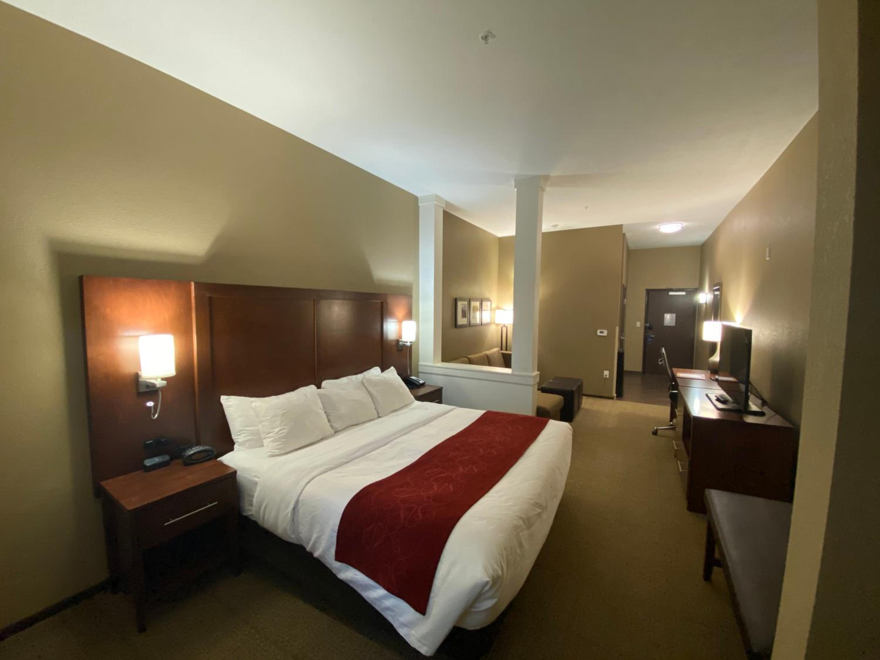 King Suite with Accessible Tub - Accessible/Non-Smoking