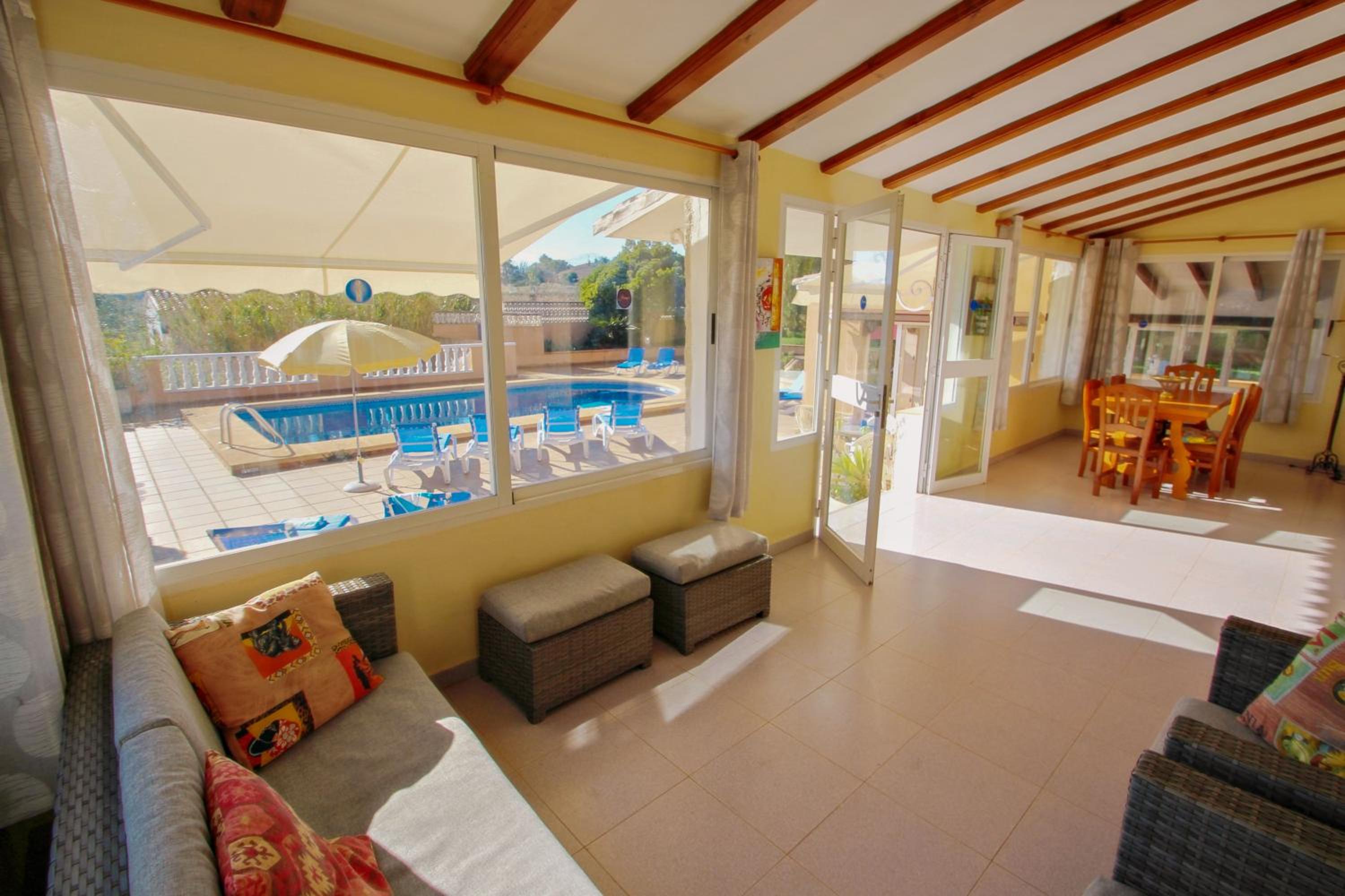 Five-Bedroom House photo 3