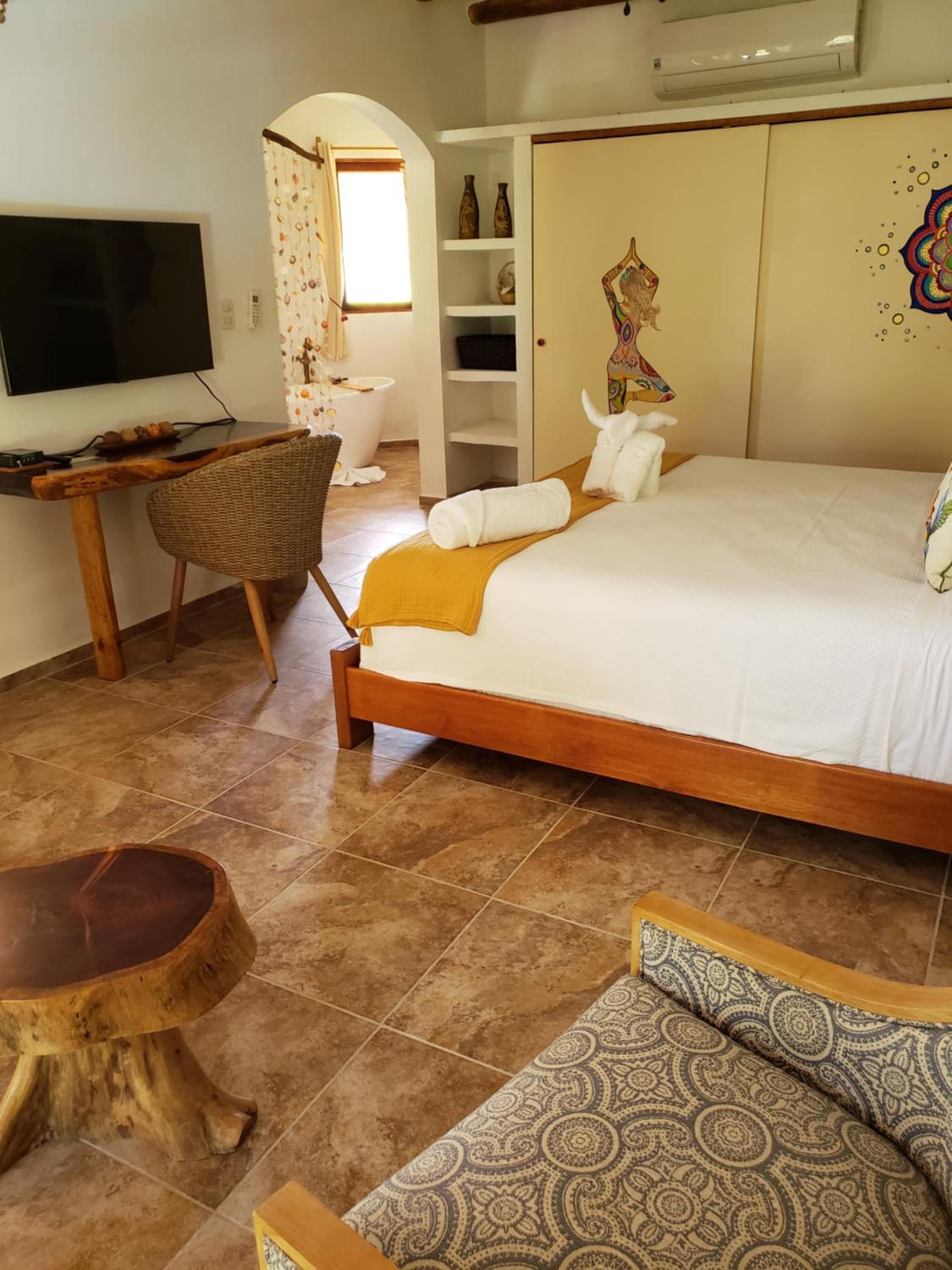Superior King Suite - Photo 17