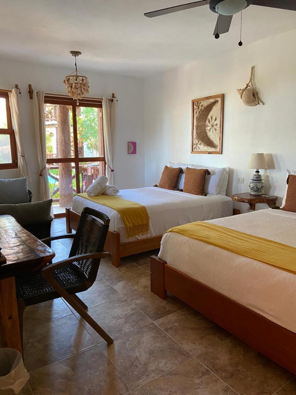 Deluxe Queen Suite - Photo 17