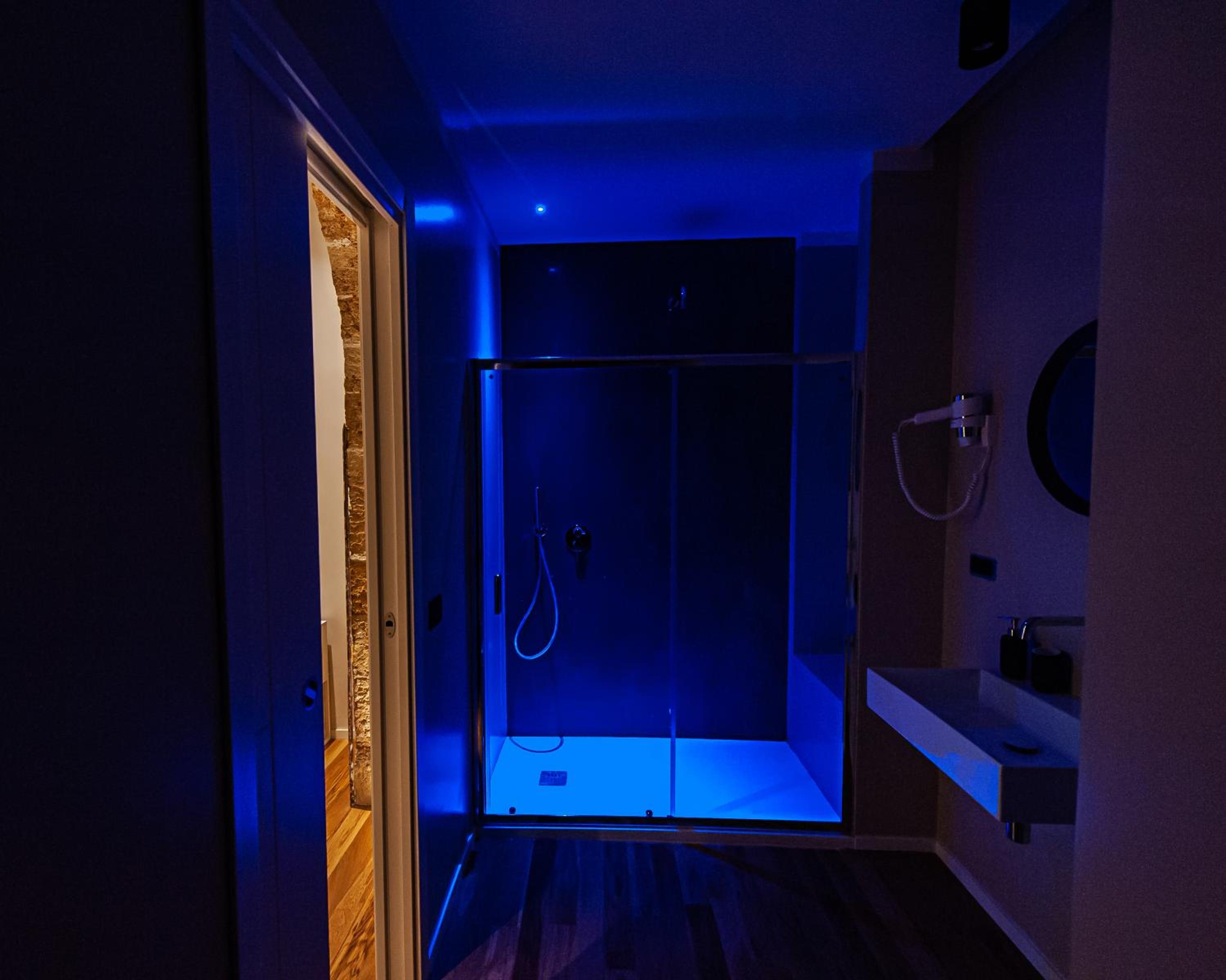 Deluxe Double Room - Photo 16
