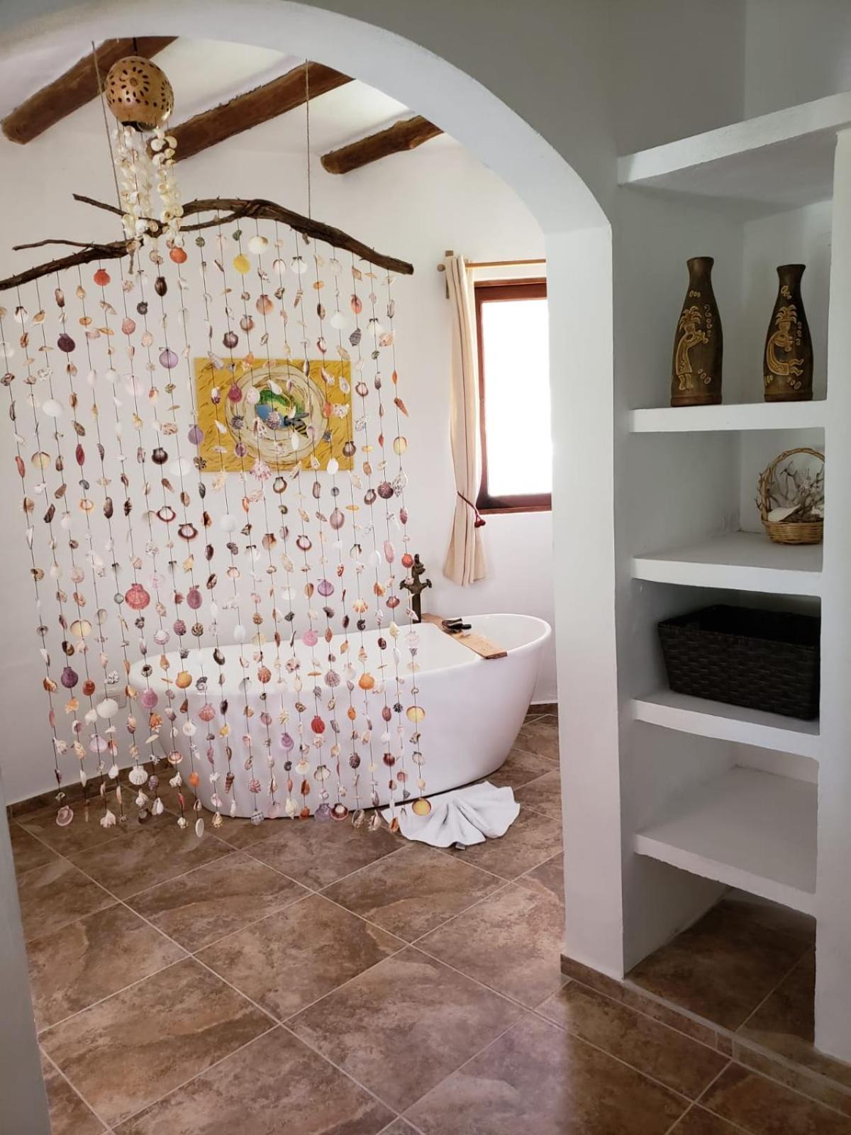 Deluxe Queen Suite - Photo 2