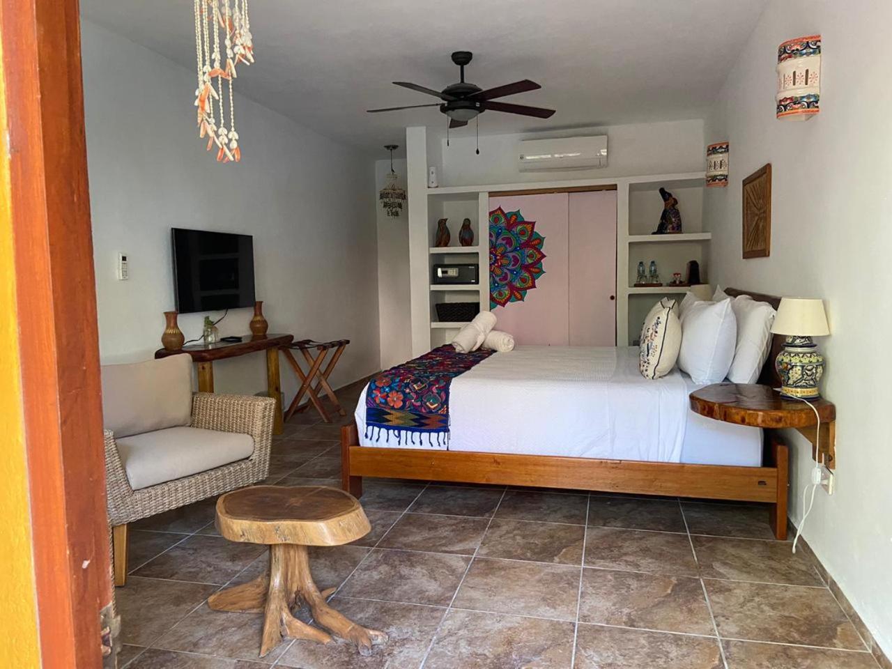 Junior Suite with Pool View - Photo 10