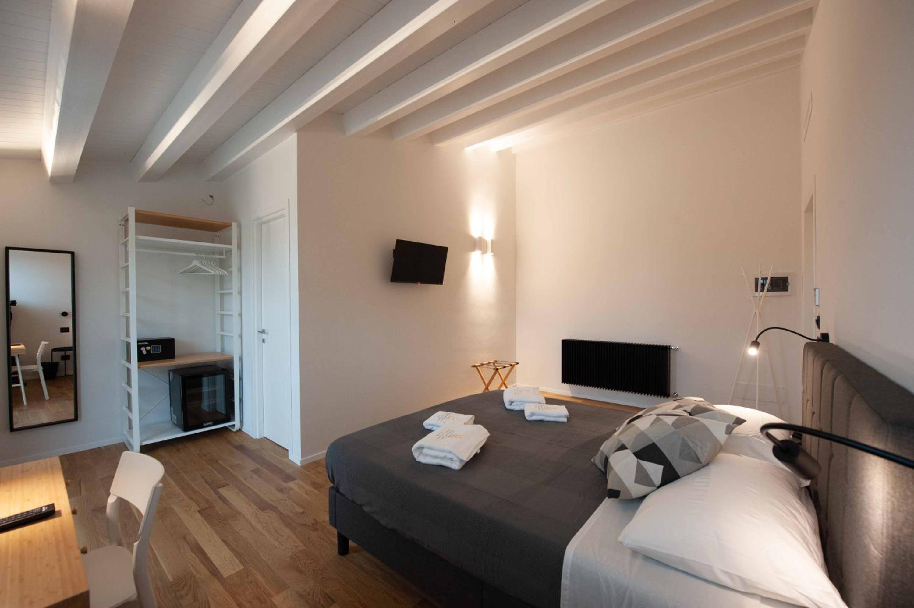 Double Room with Terrace - Photo 15