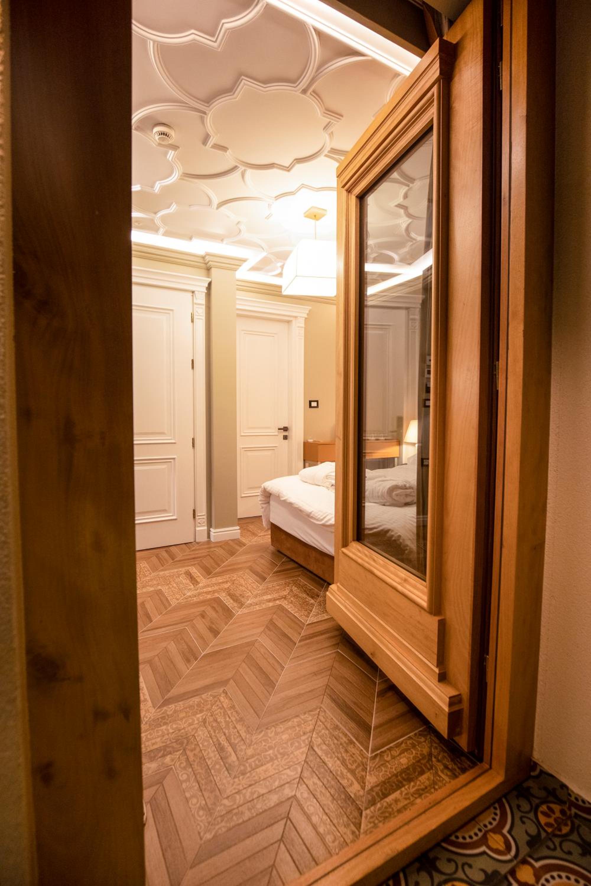 Deluxe Double Room with Balcony photo 1