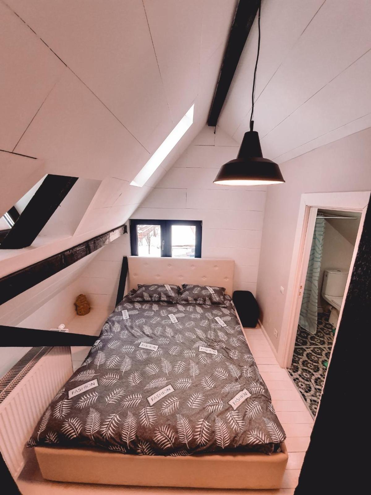 Five-Bedroom House - Photo 1