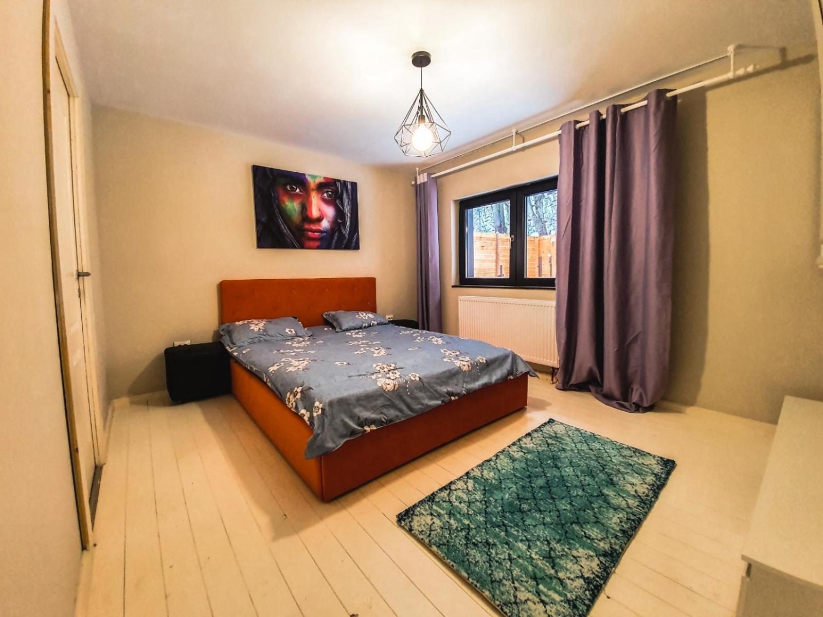 Five-Bedroom House - Photo 33