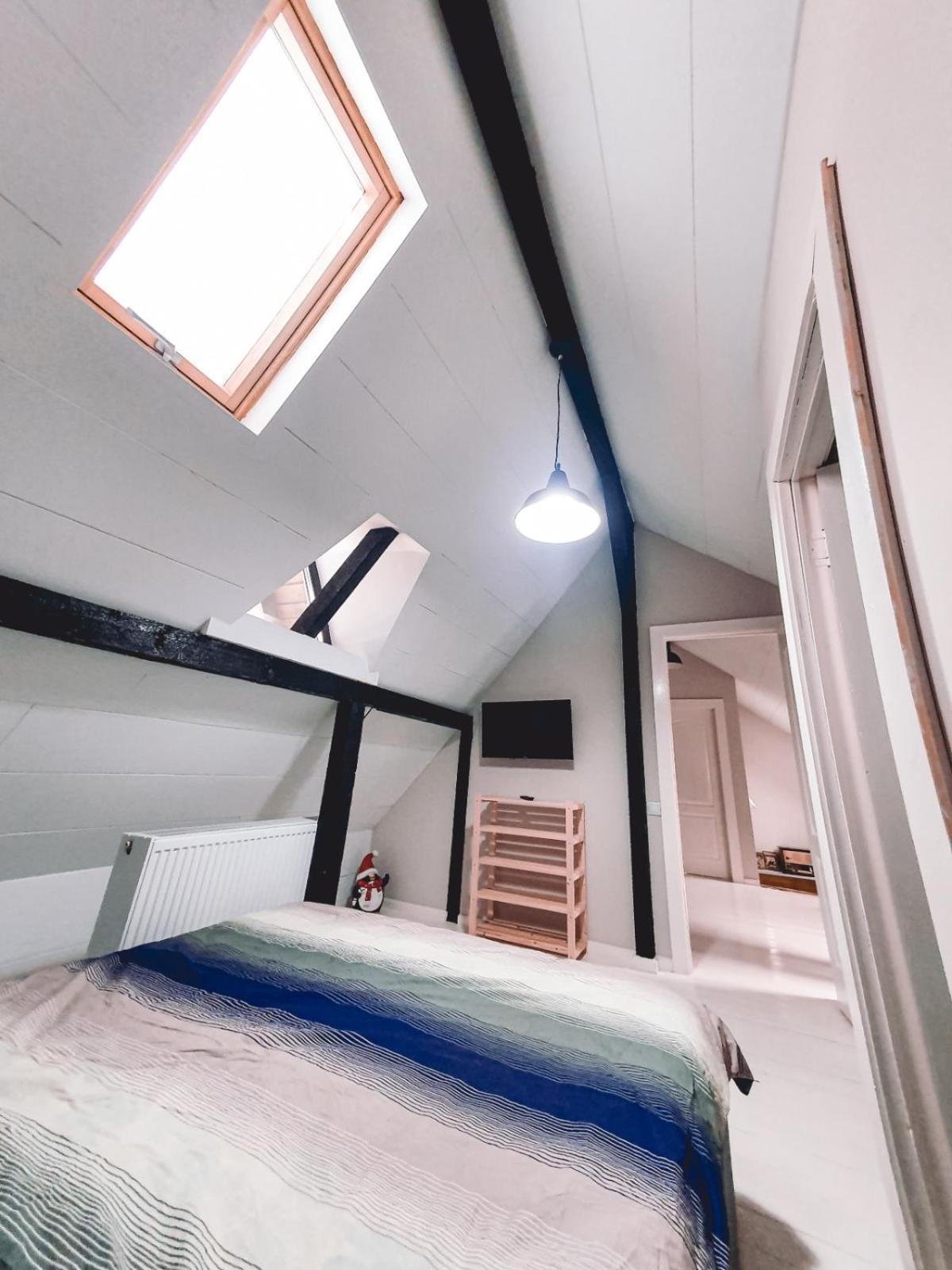 Five-Bedroom House - Photo 34