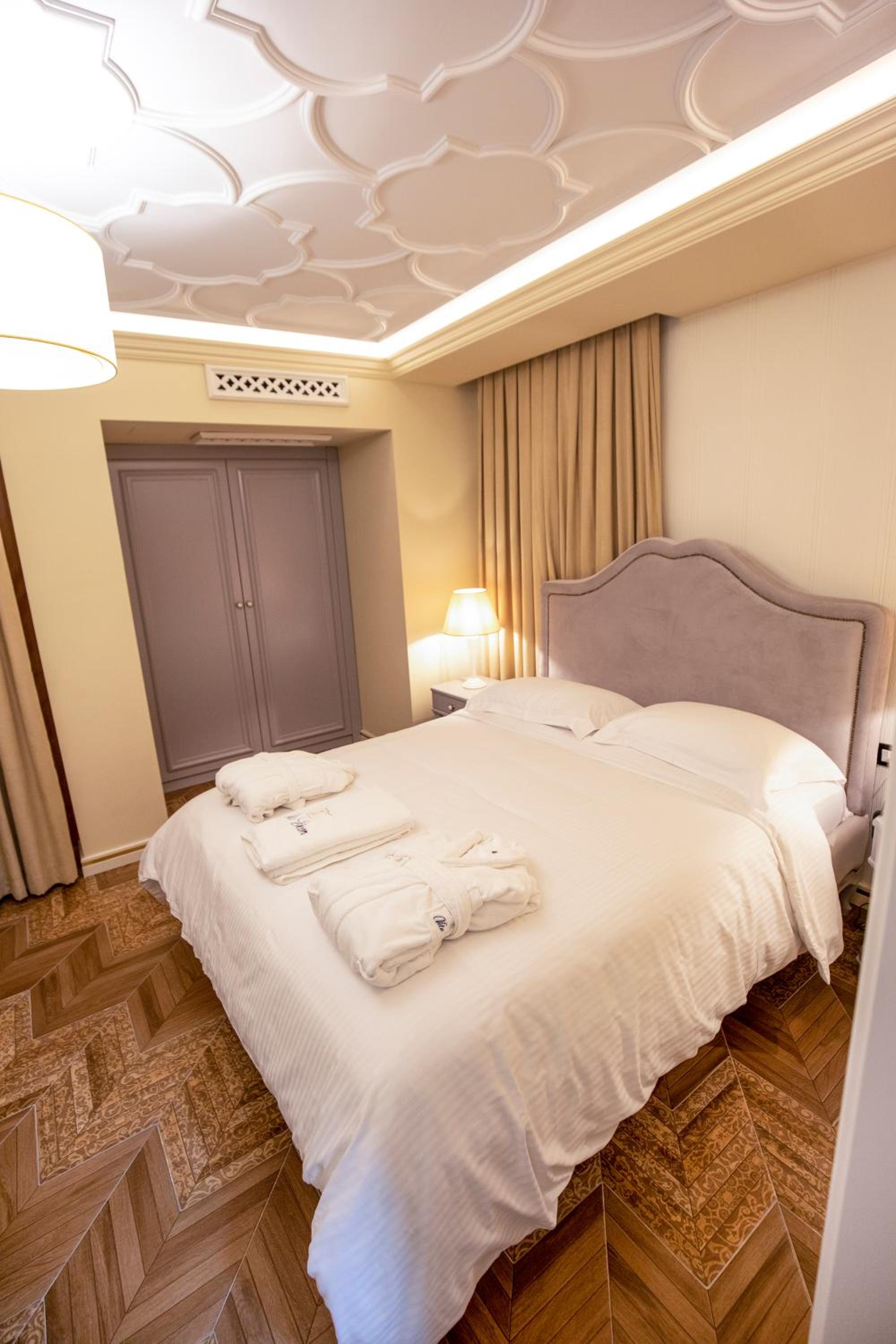 Standard Queen Room photo 3