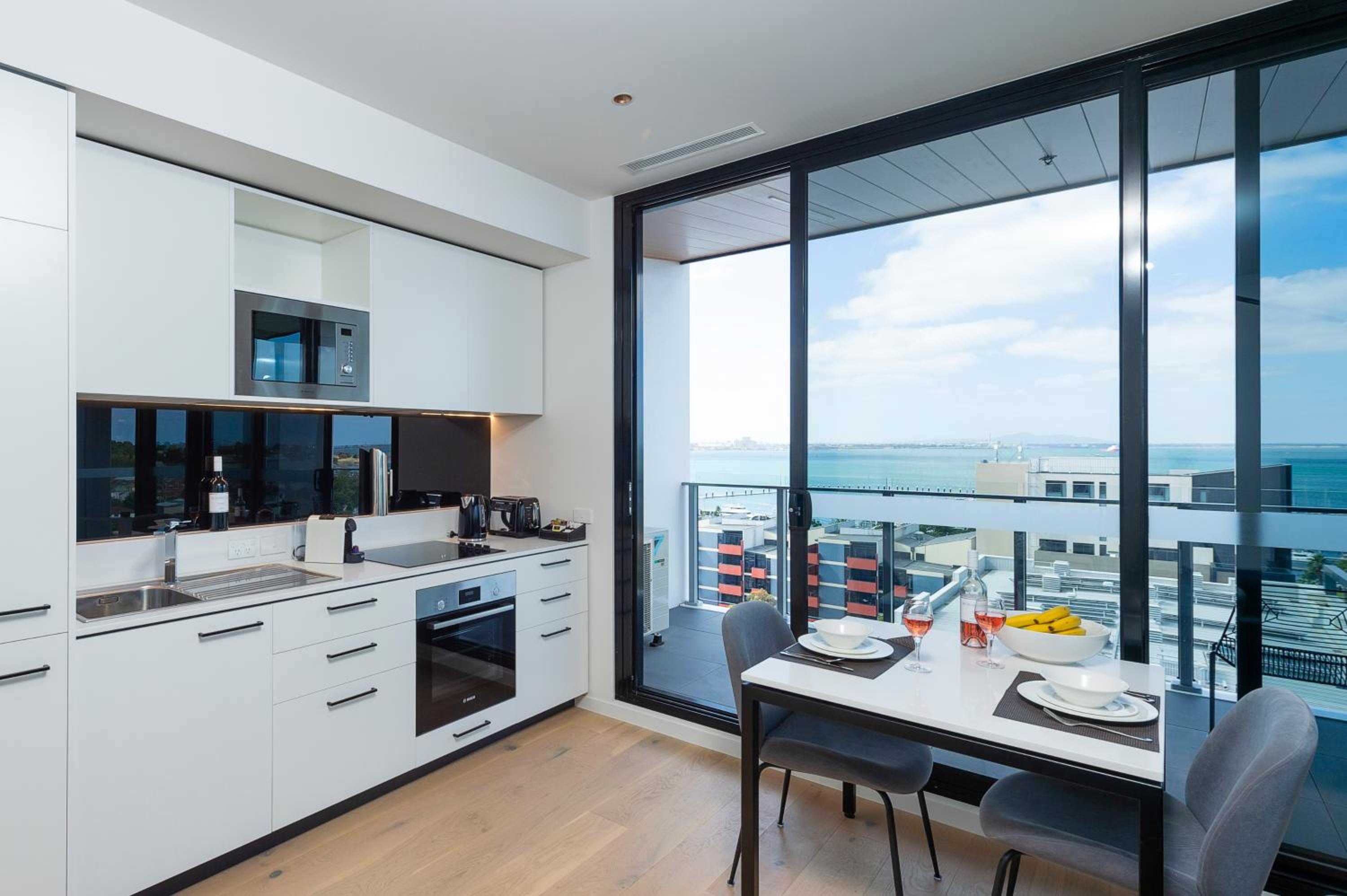 One-Bedroom Apartment with Ocean View - Photo 4
