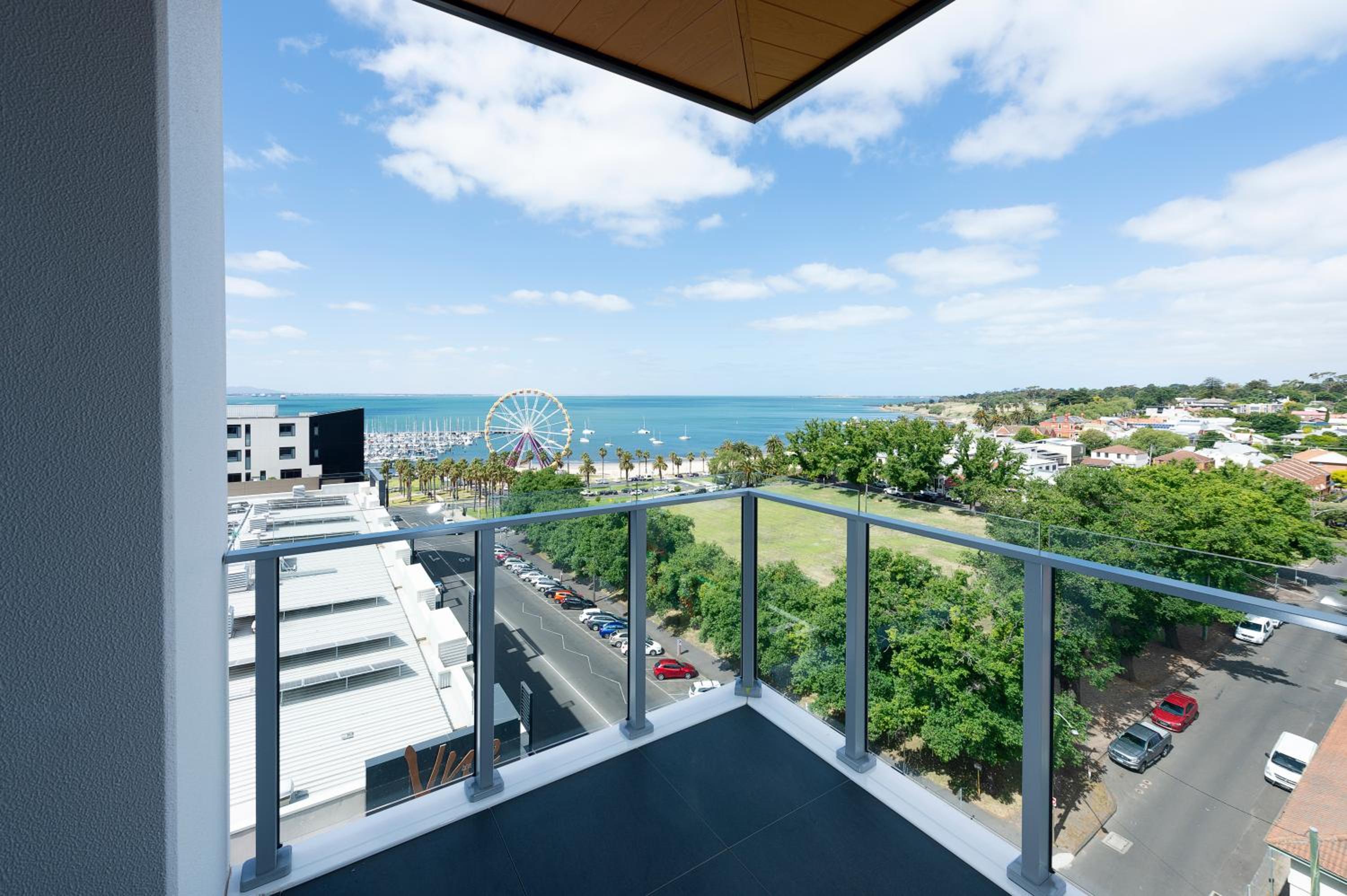 One-Bedroom Apartment with Ocean View - Photo 2