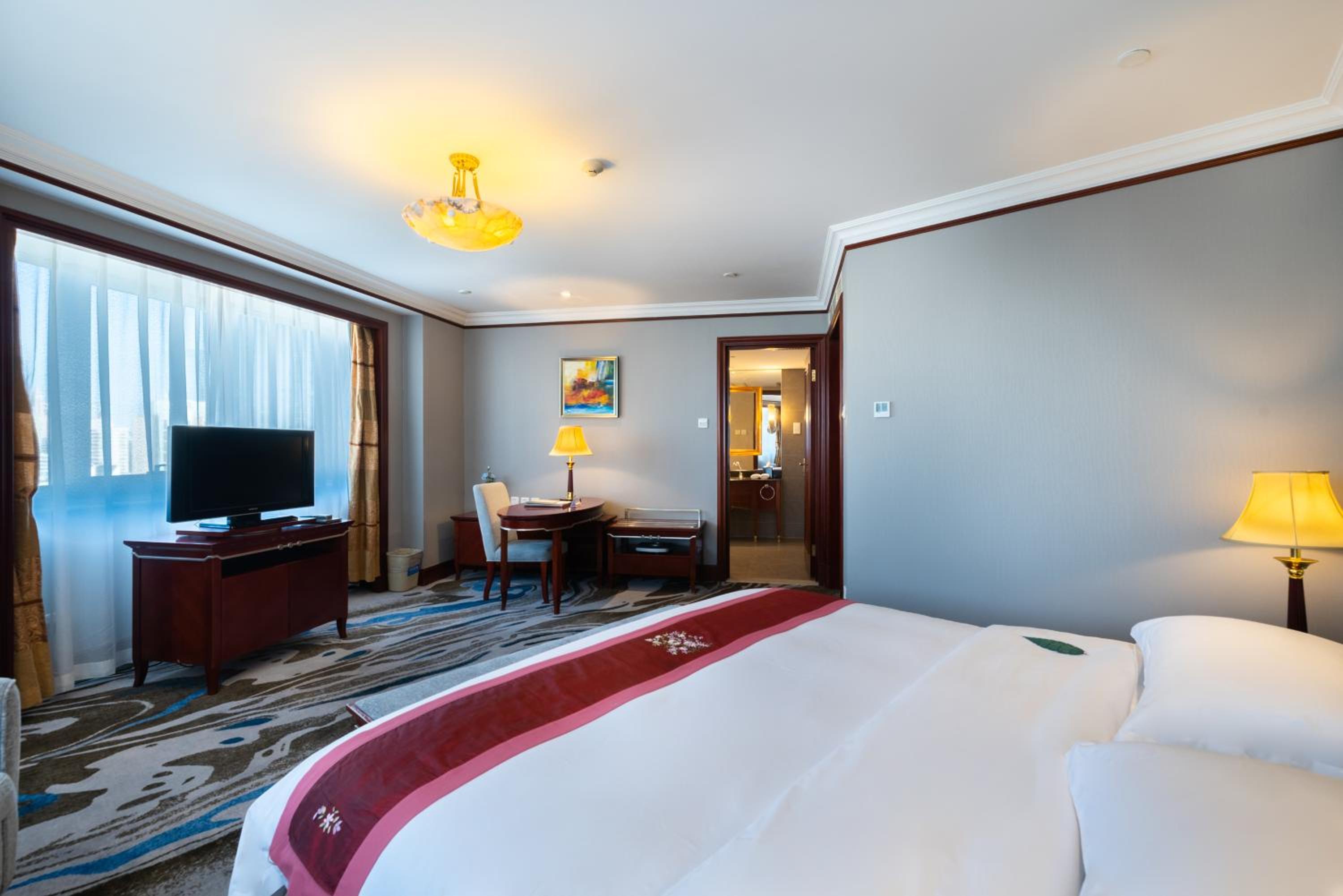 Deluxe King Room photo 1
