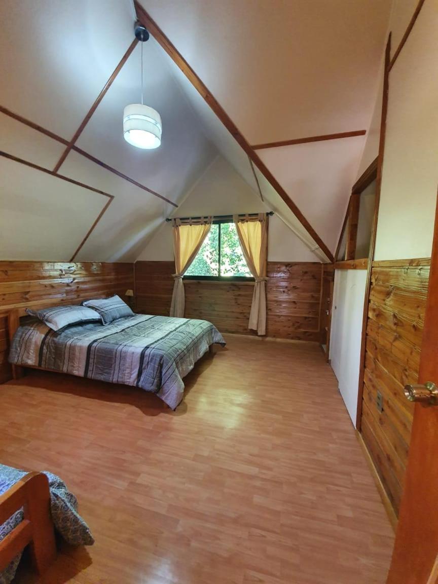 Five-Bedroom House photo 1