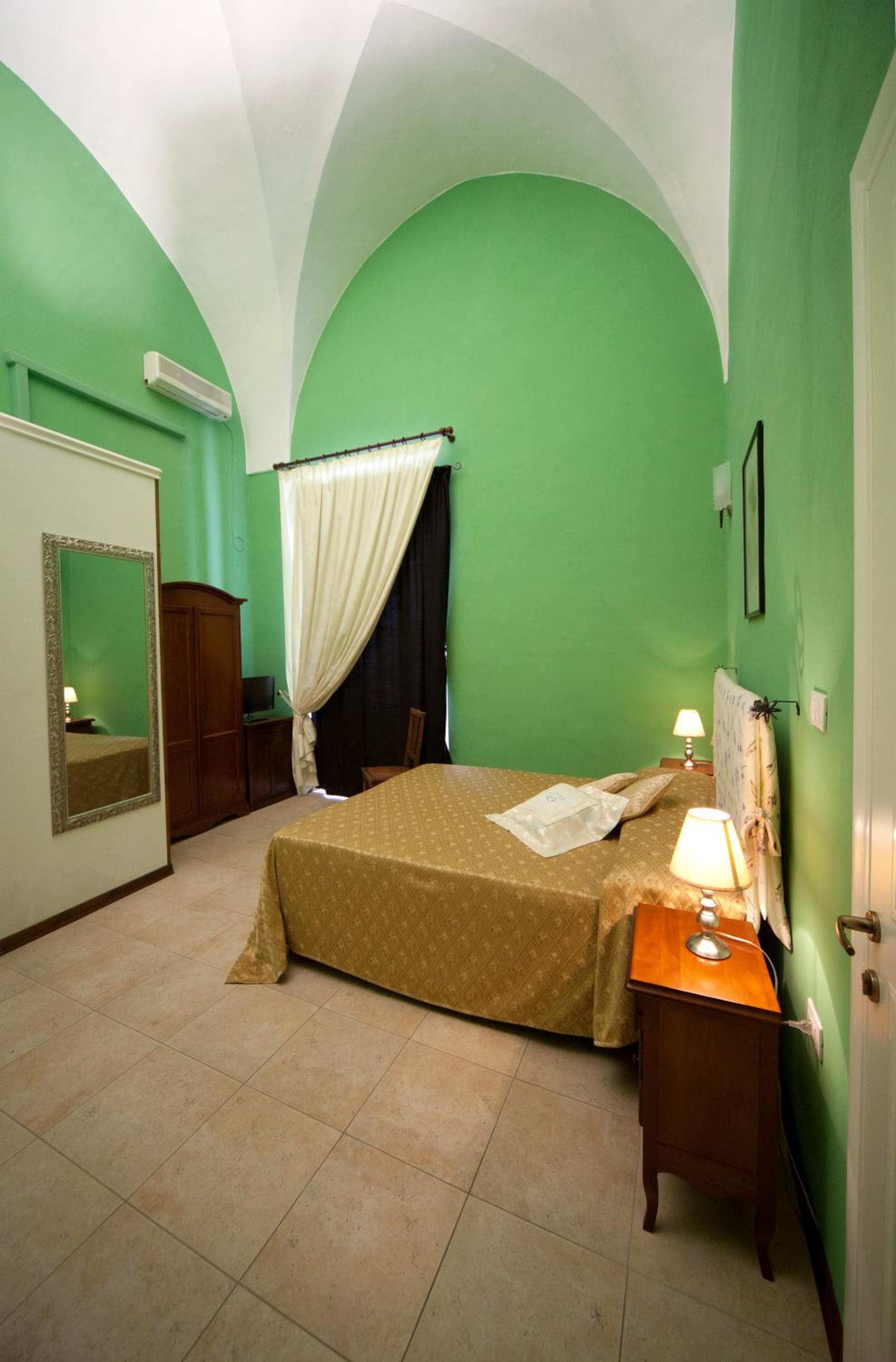 Double or Twin Room with Beach Package photo 2