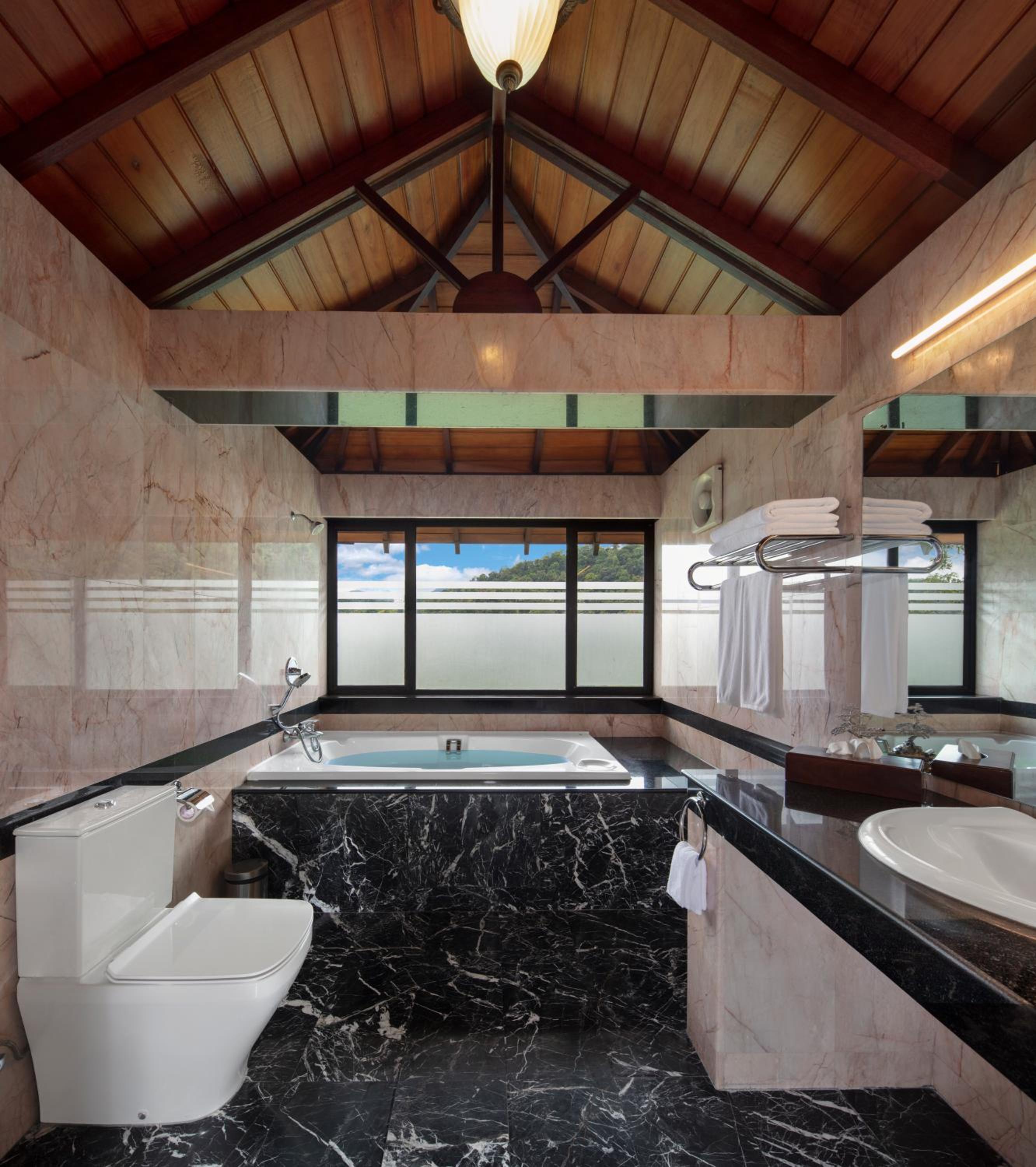 Junior Suite with 10% off on Excursions,20% off on Spa,10% off on Laundry, 10% off on Airport transport, Early check-in from 1.00pm & Late Check-out till 1.00pm (subject to availability) valid for check-ins till 31st July 2026 photo 3