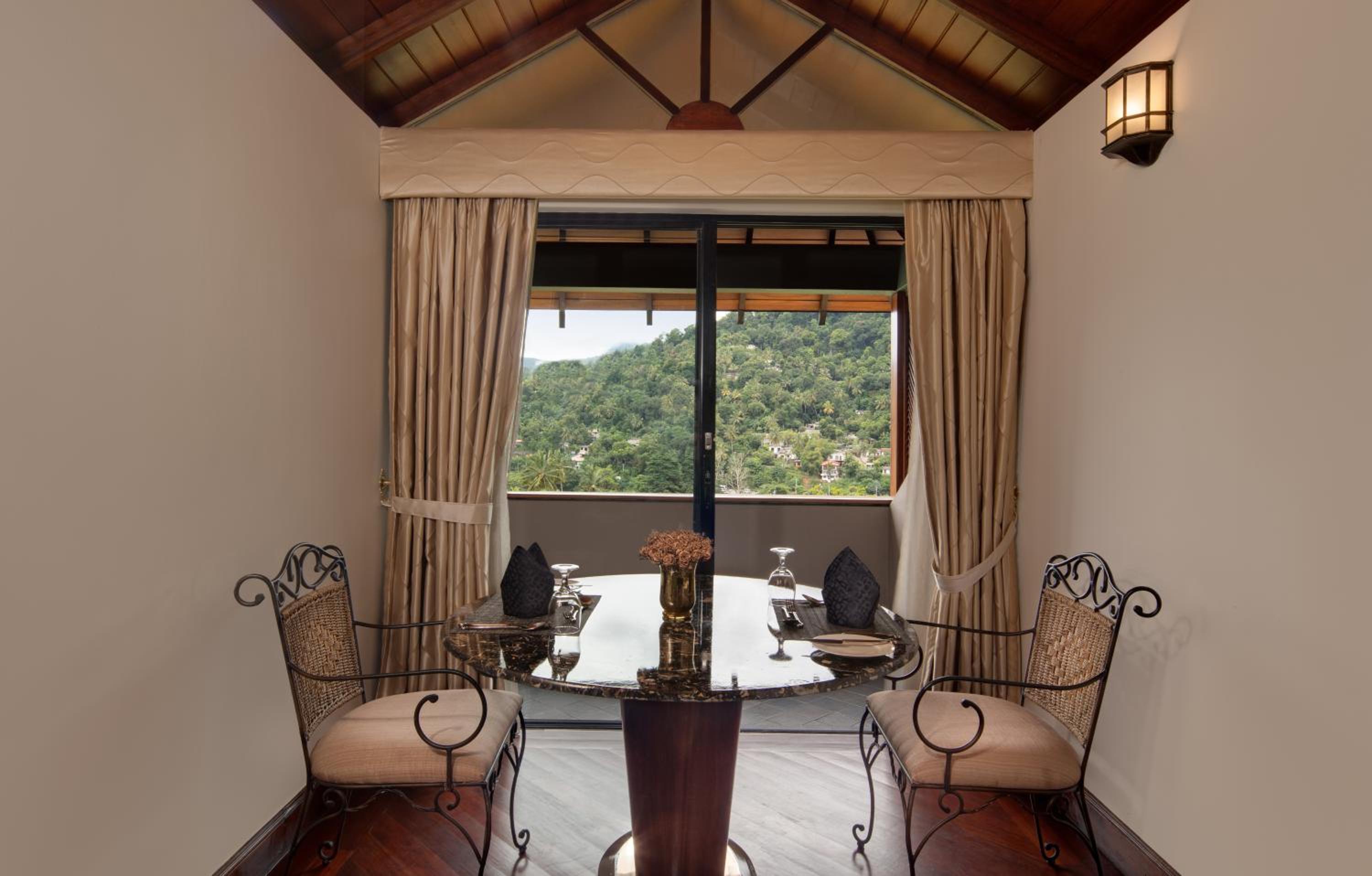 Junior Suite with 10% off on Excursions,20% off on Spa,10% off on Laundry, 10% off on Airport transport, Early check-in from 1.00pm & Late Check-out till 1.00pm (subject to availability) valid for check-ins till 31st July 2026 photo 2