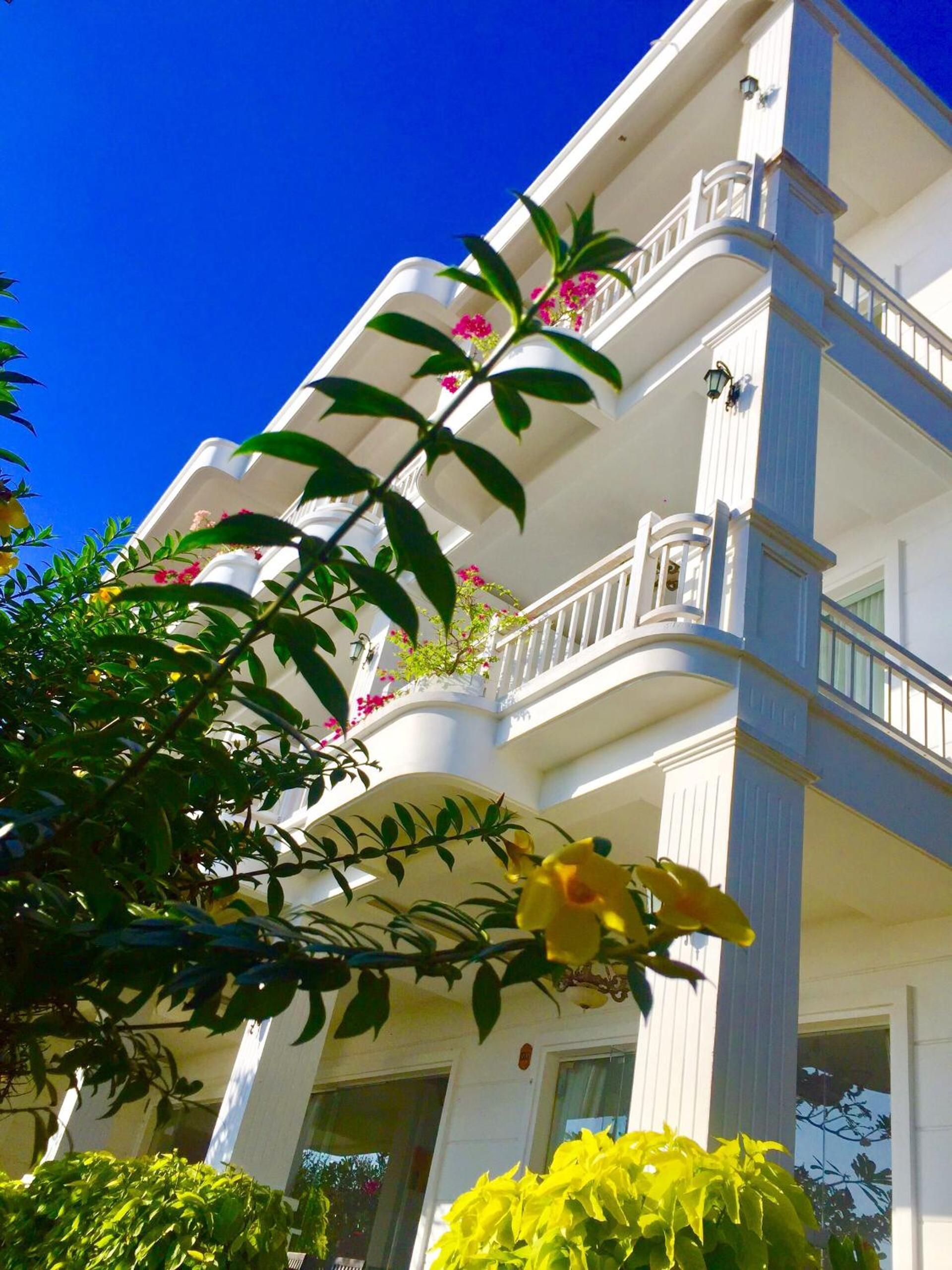 Premium Deluxe Double Room with Balcony and Sea View photo 2