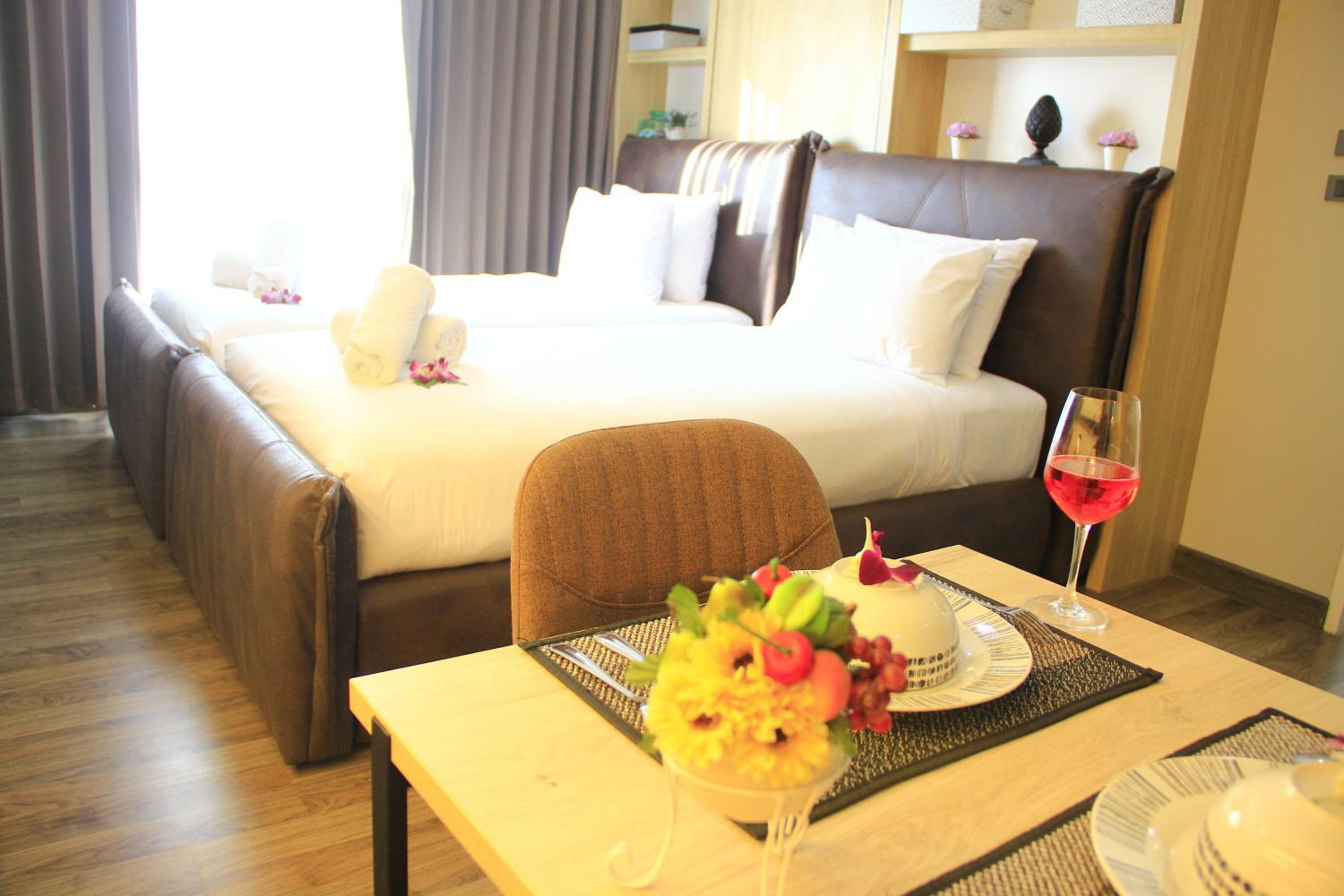 One-Bedroom Apartment - Photo 4