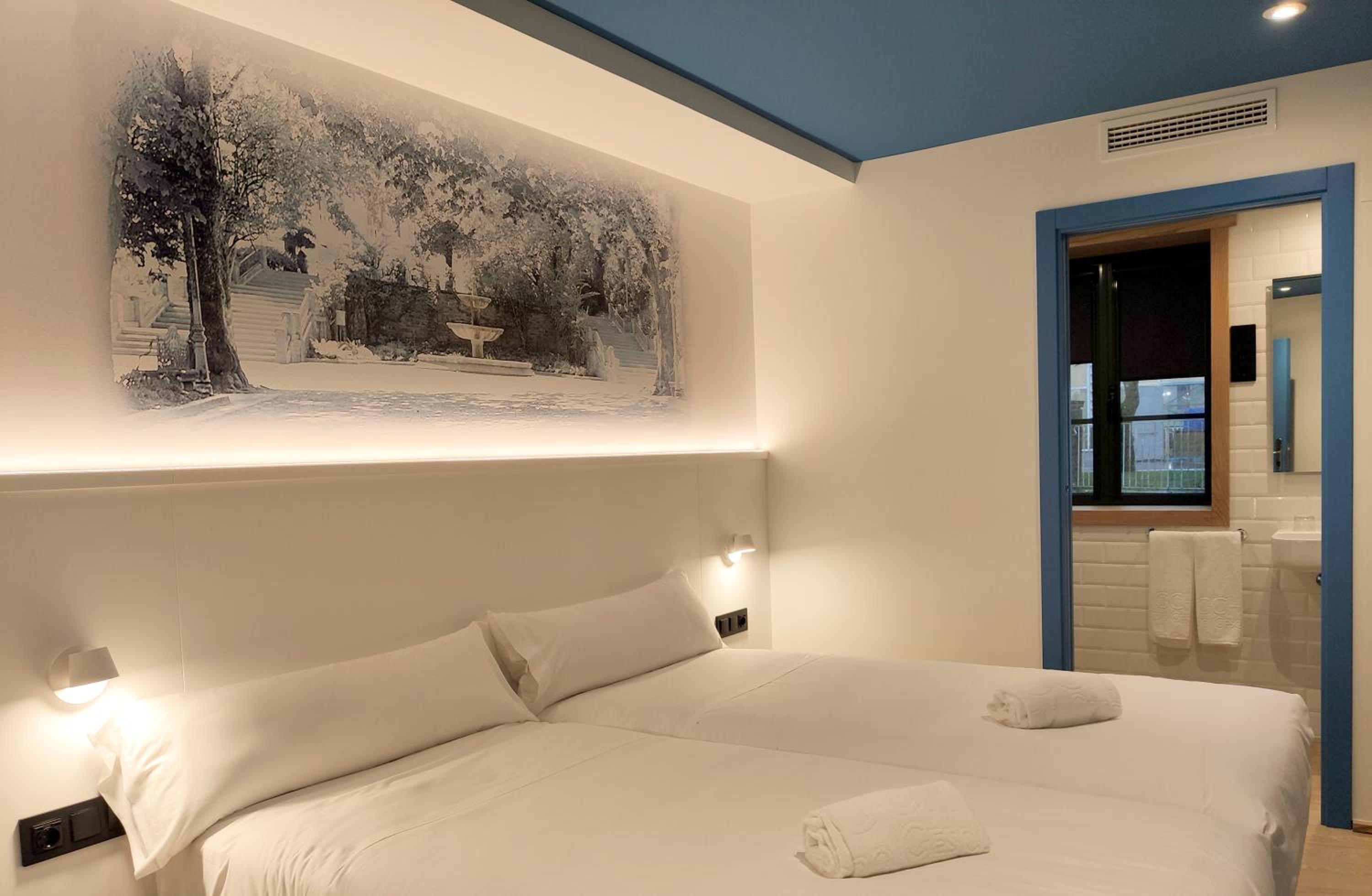 Standard Double or Twin Room - Photo 6