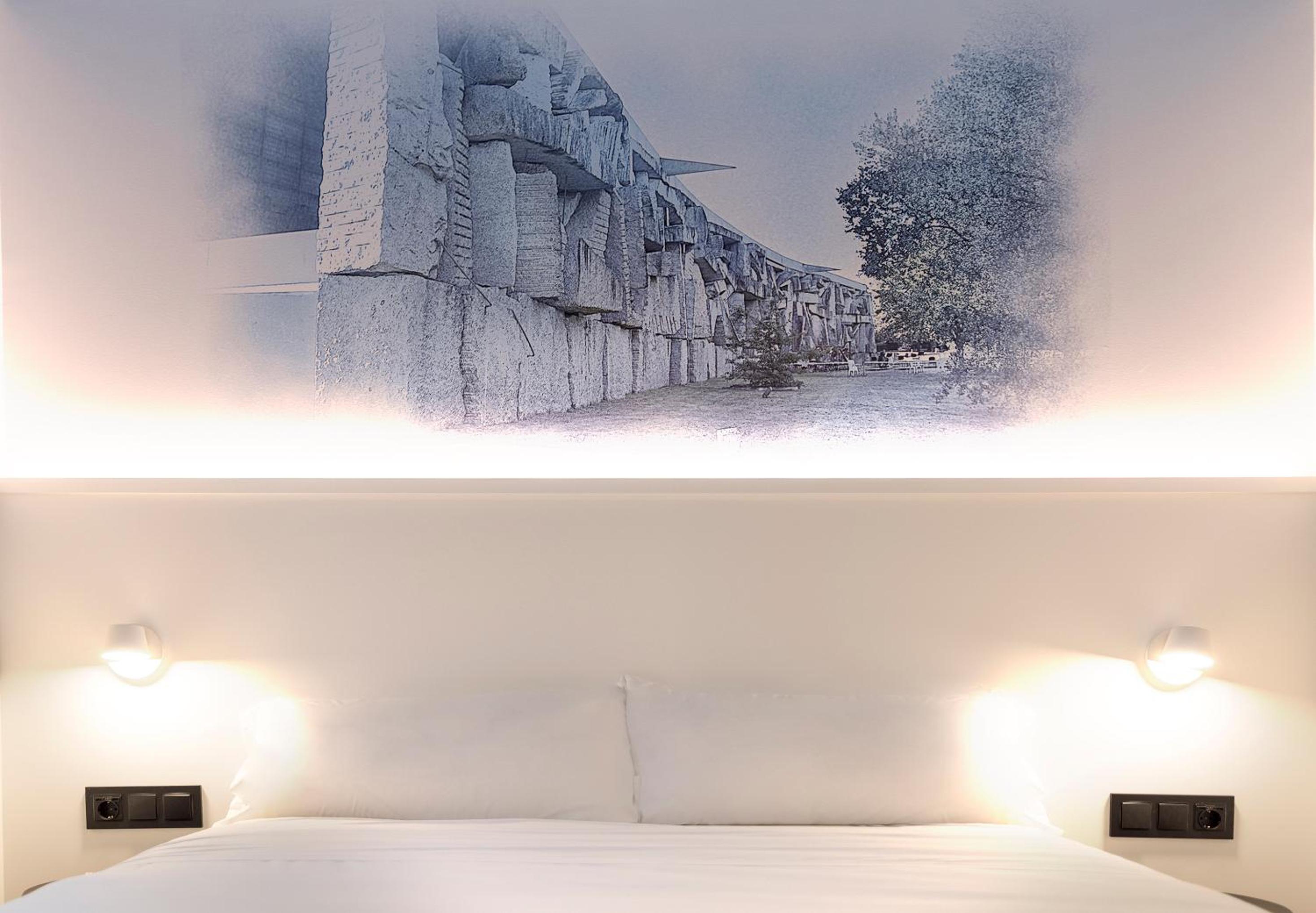 Standard Double or Twin Room - Photo 7