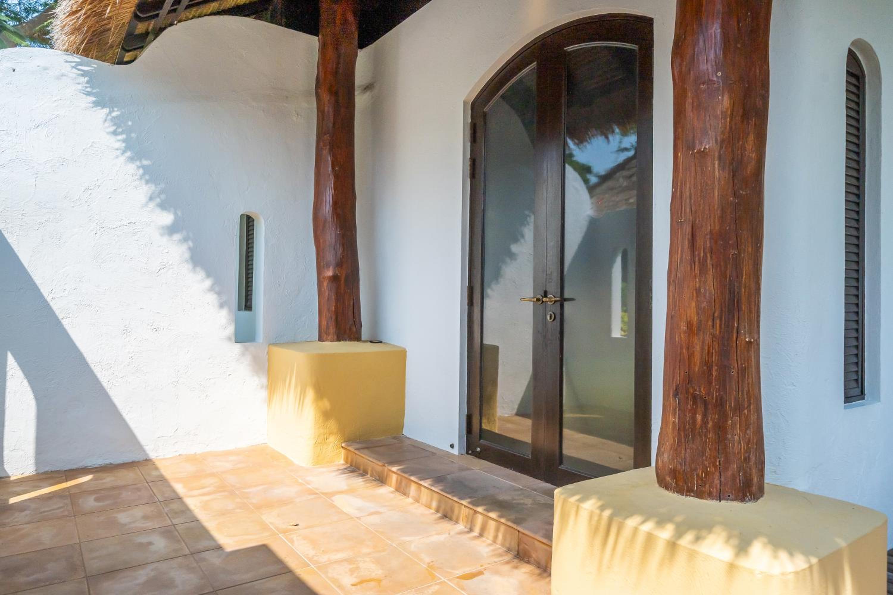 Beach Front Villa with Private Pool - Photo 3