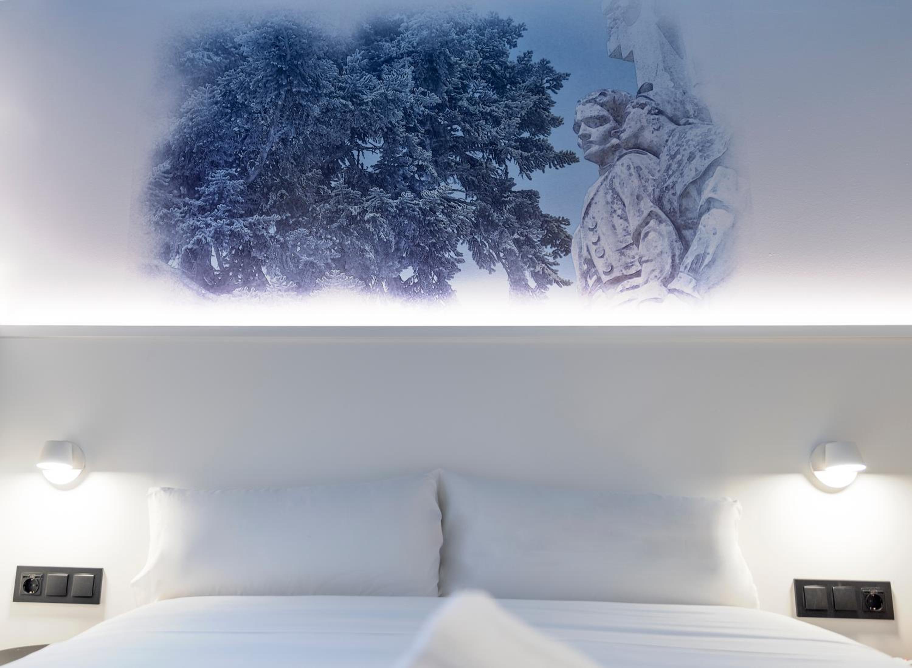 Standard Double or Twin Room - Photo 8