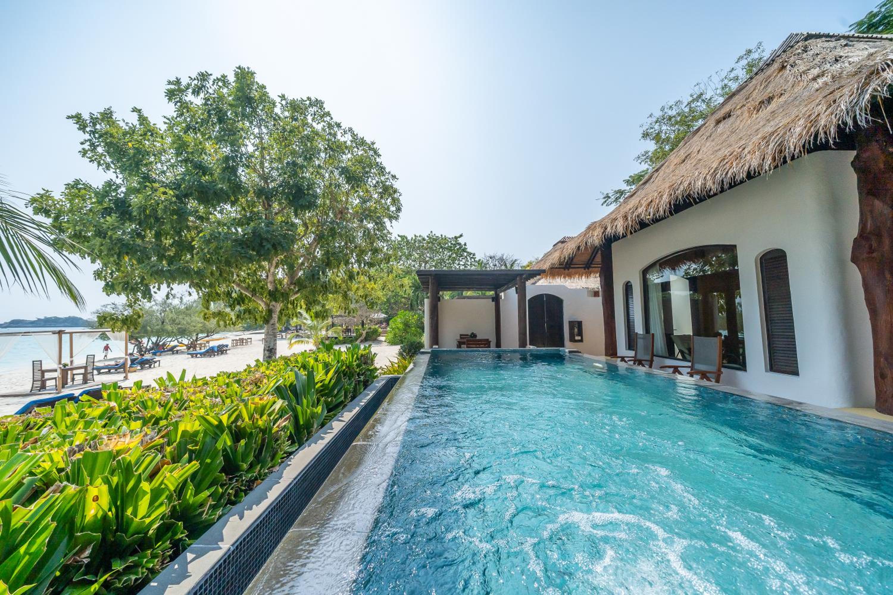 Beach Front Villa with Private Pool - Photo 2