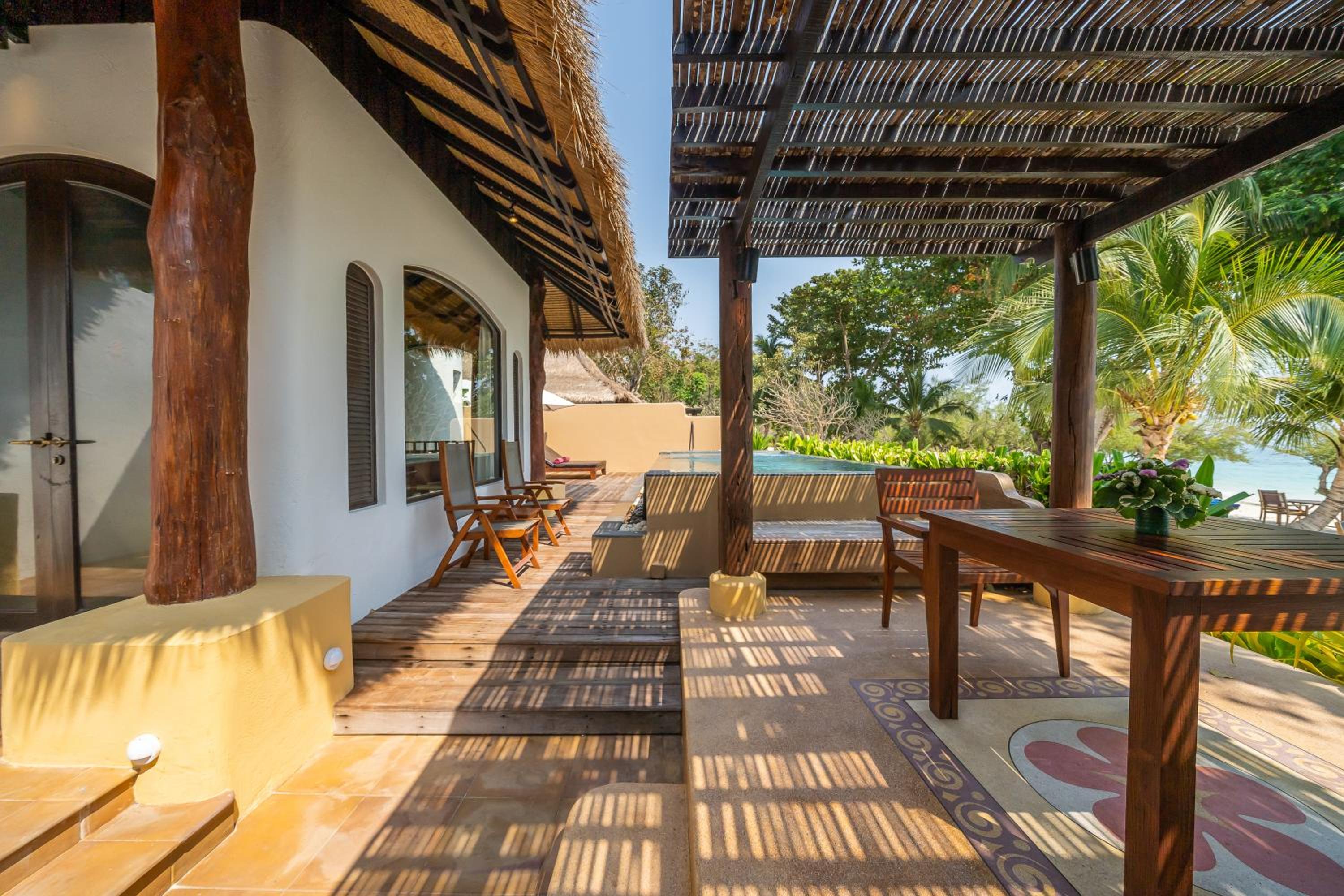 Beach Front Villa with Private Pool - Photo 12