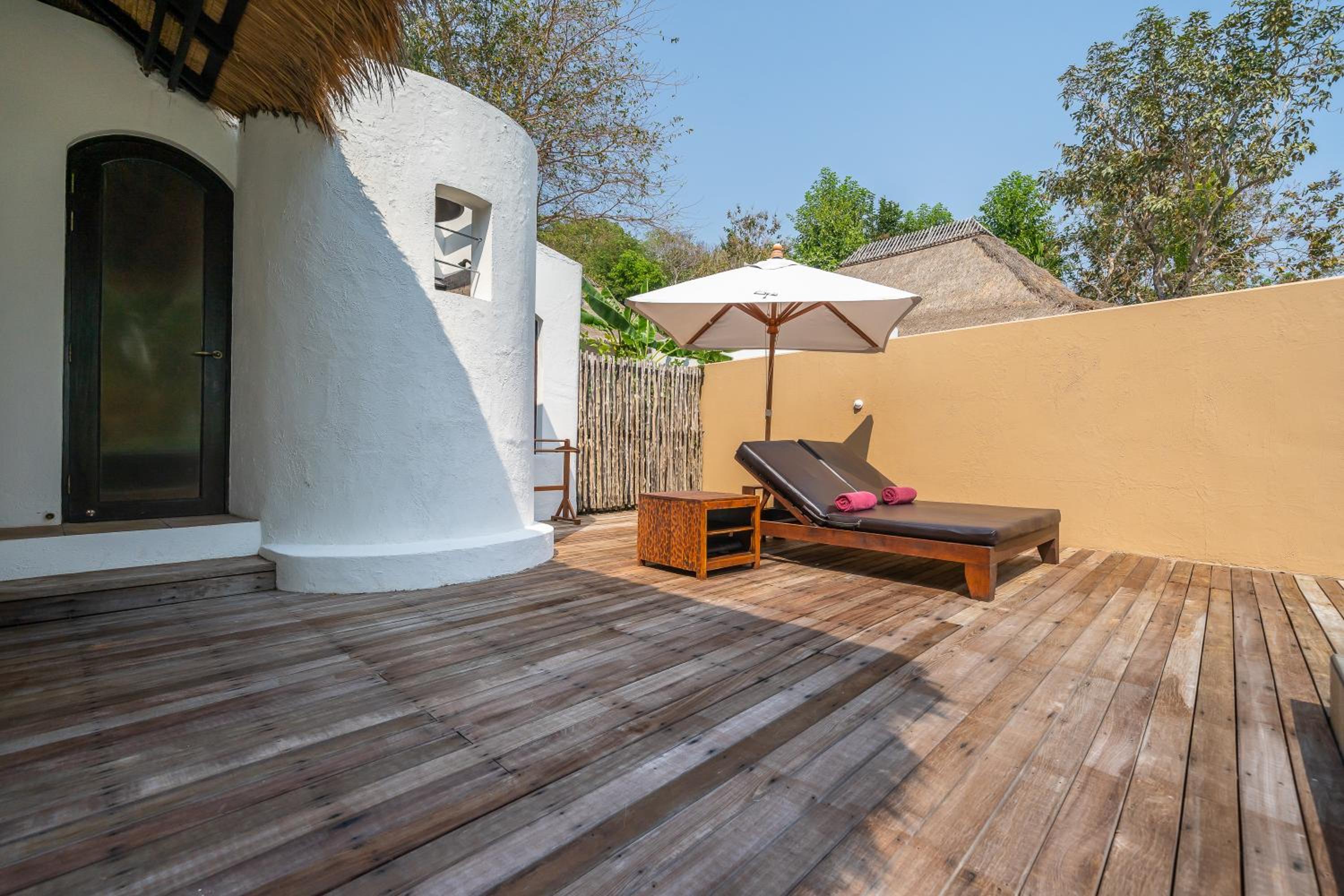 Beach Front Villa with Private Pool - Photo 11