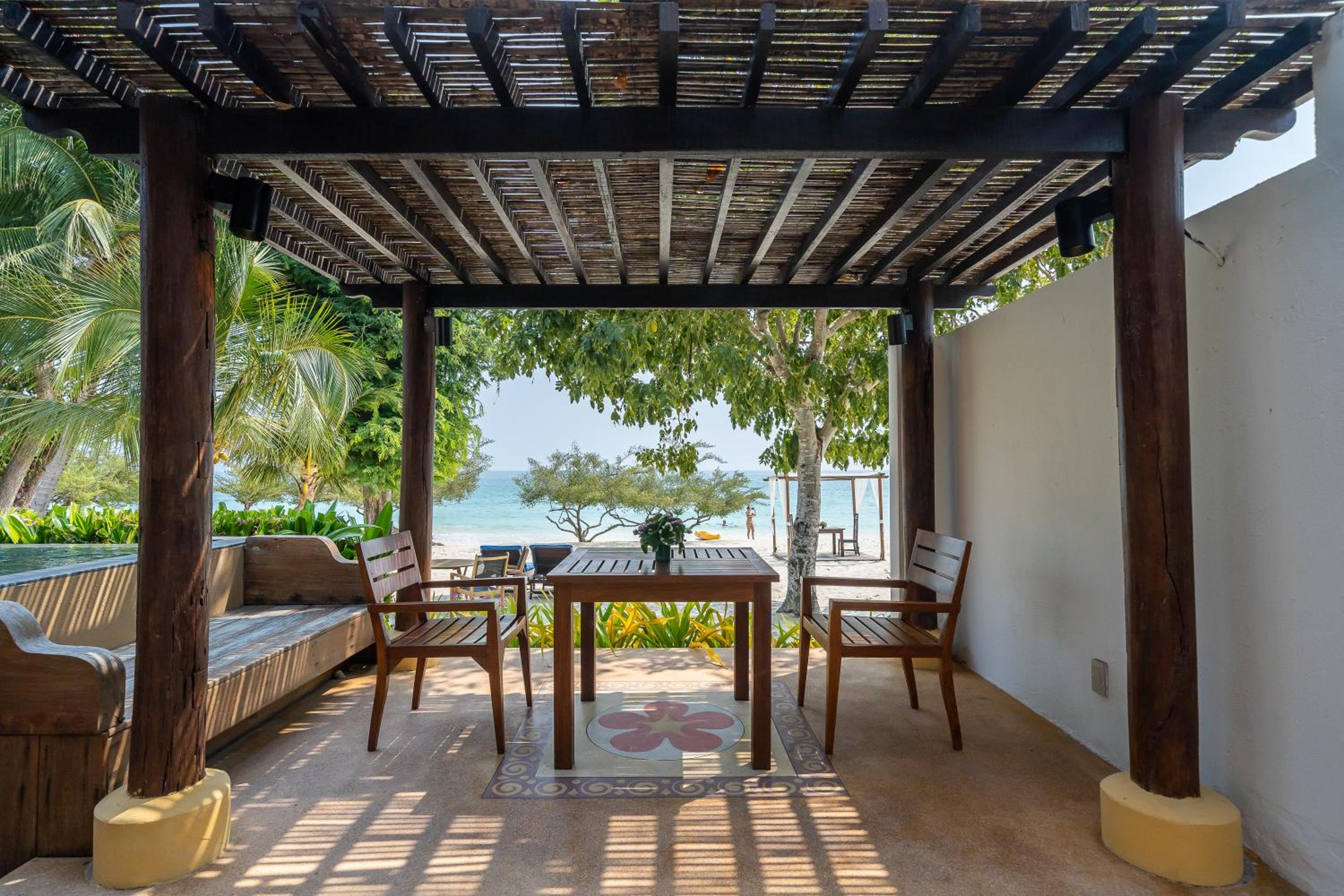 Beach Front Villa with Private Pool - Photo 14
