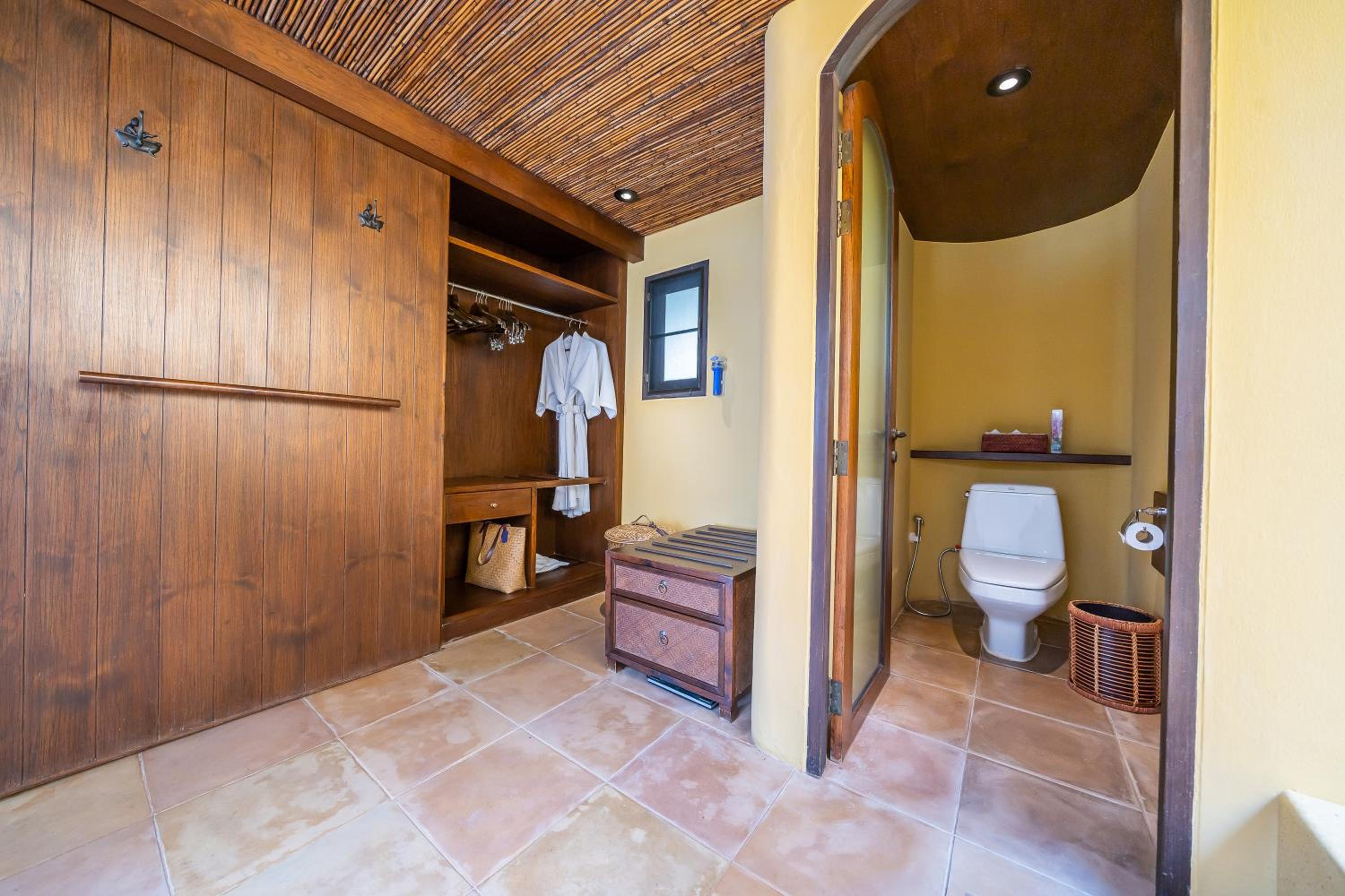 Beach Front Villa with Private Pool - Photo 8