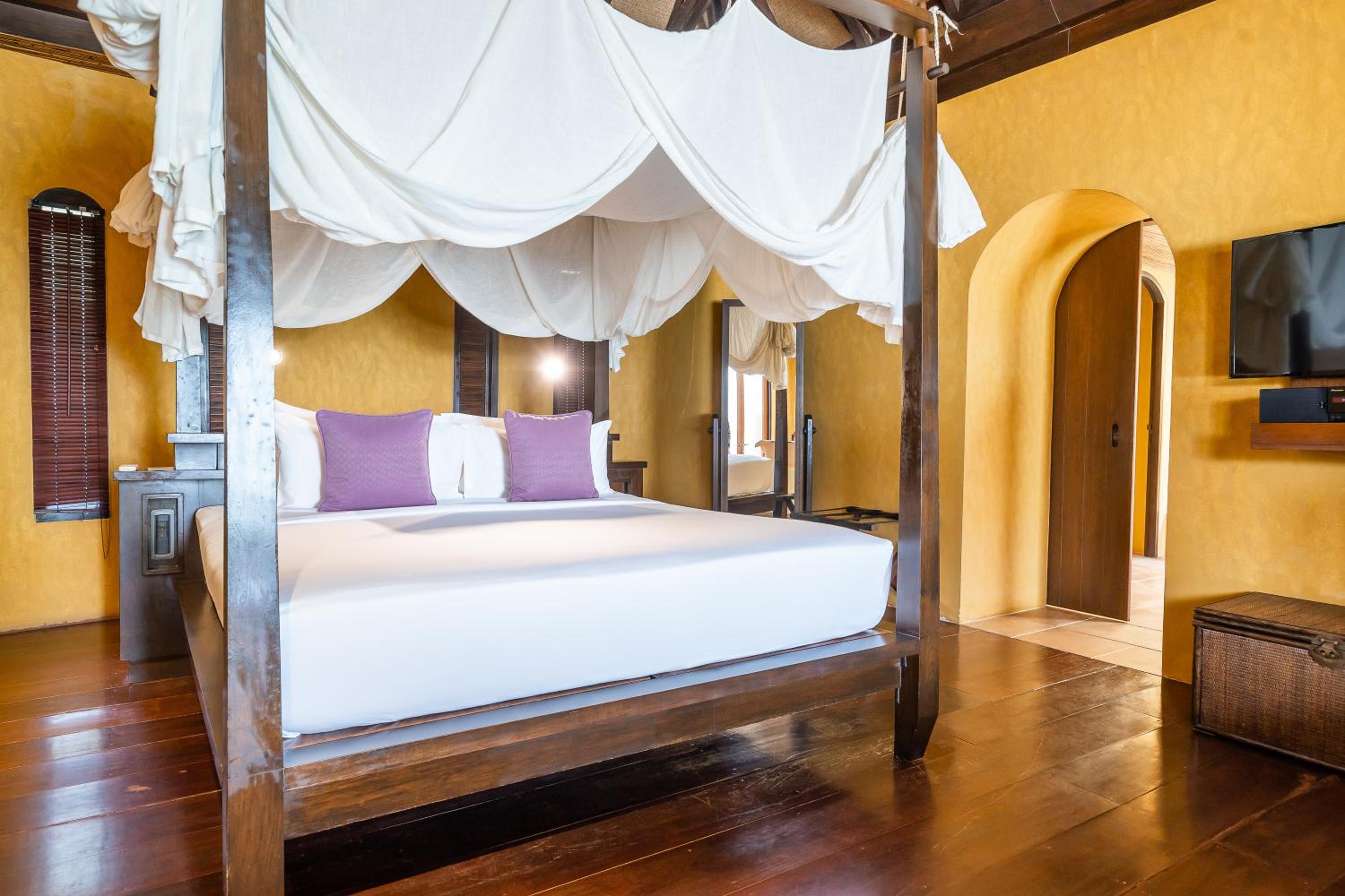 Beach Front Villa with Private Pool - Photo 4