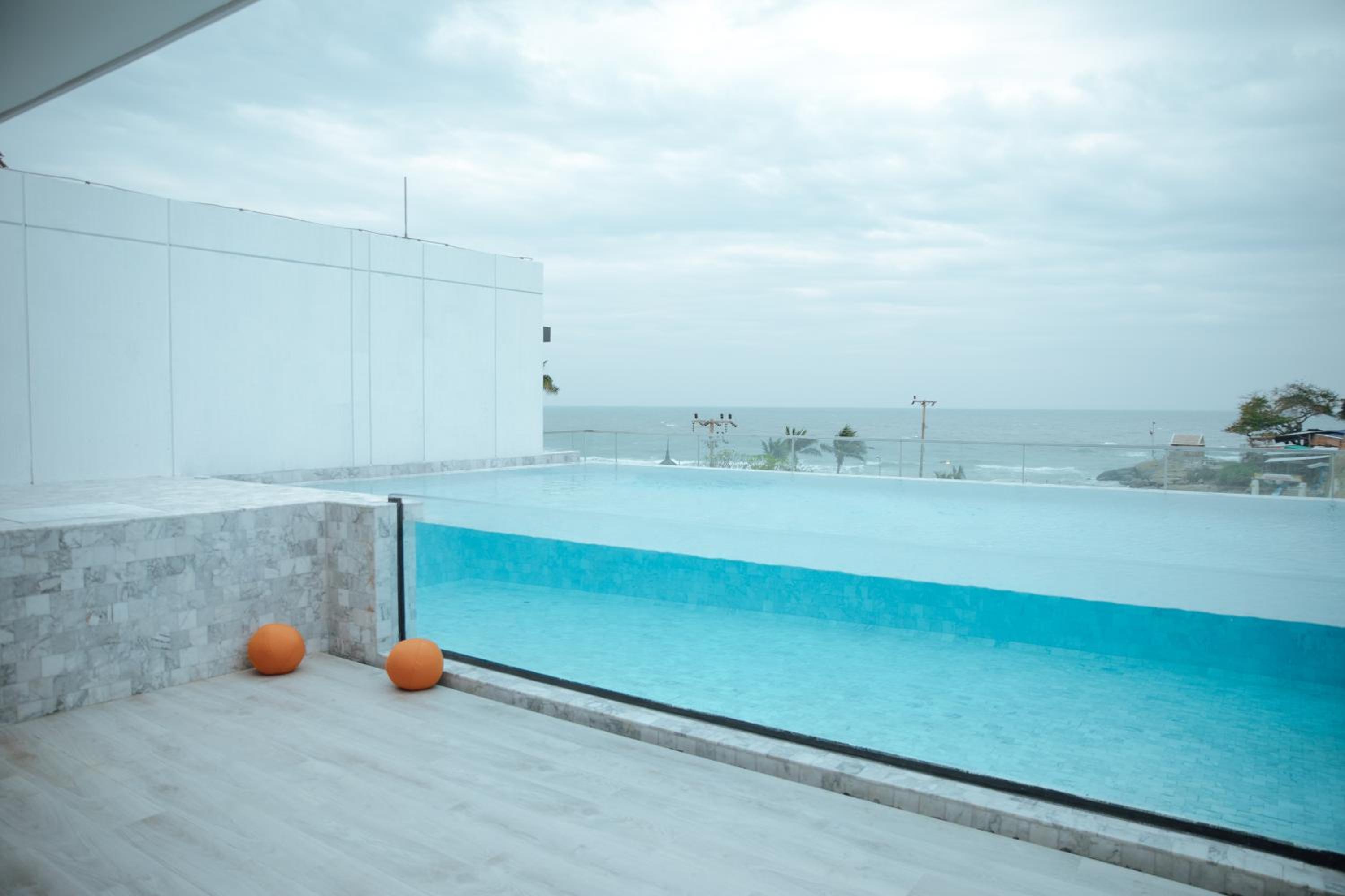 Suite with Private Pool - Photo 3