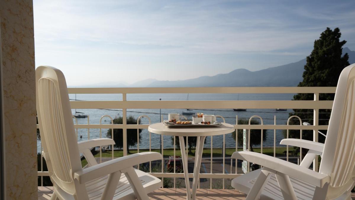 Standard Double or Twin Room with Mountain View