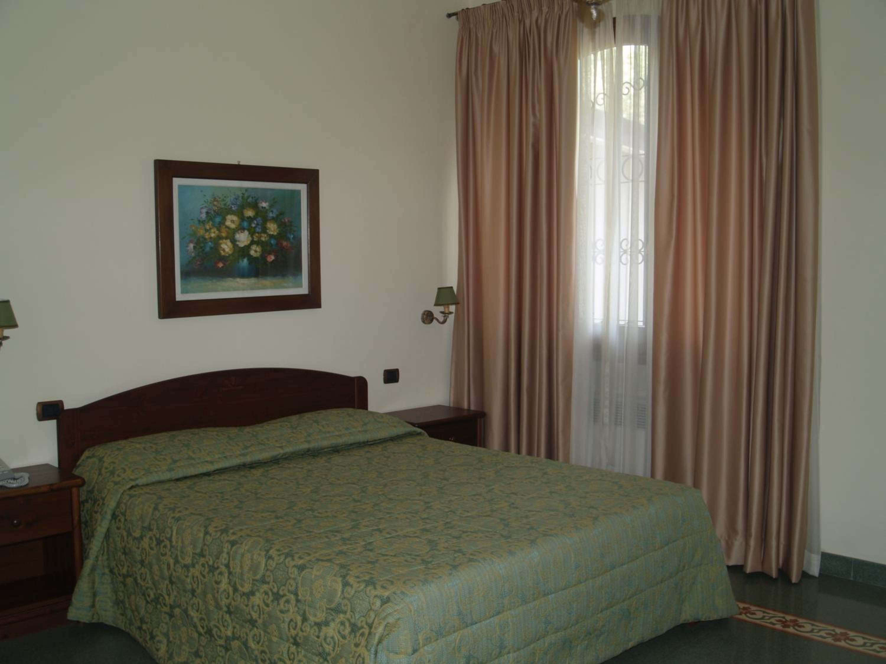 Double Room - Photo 4