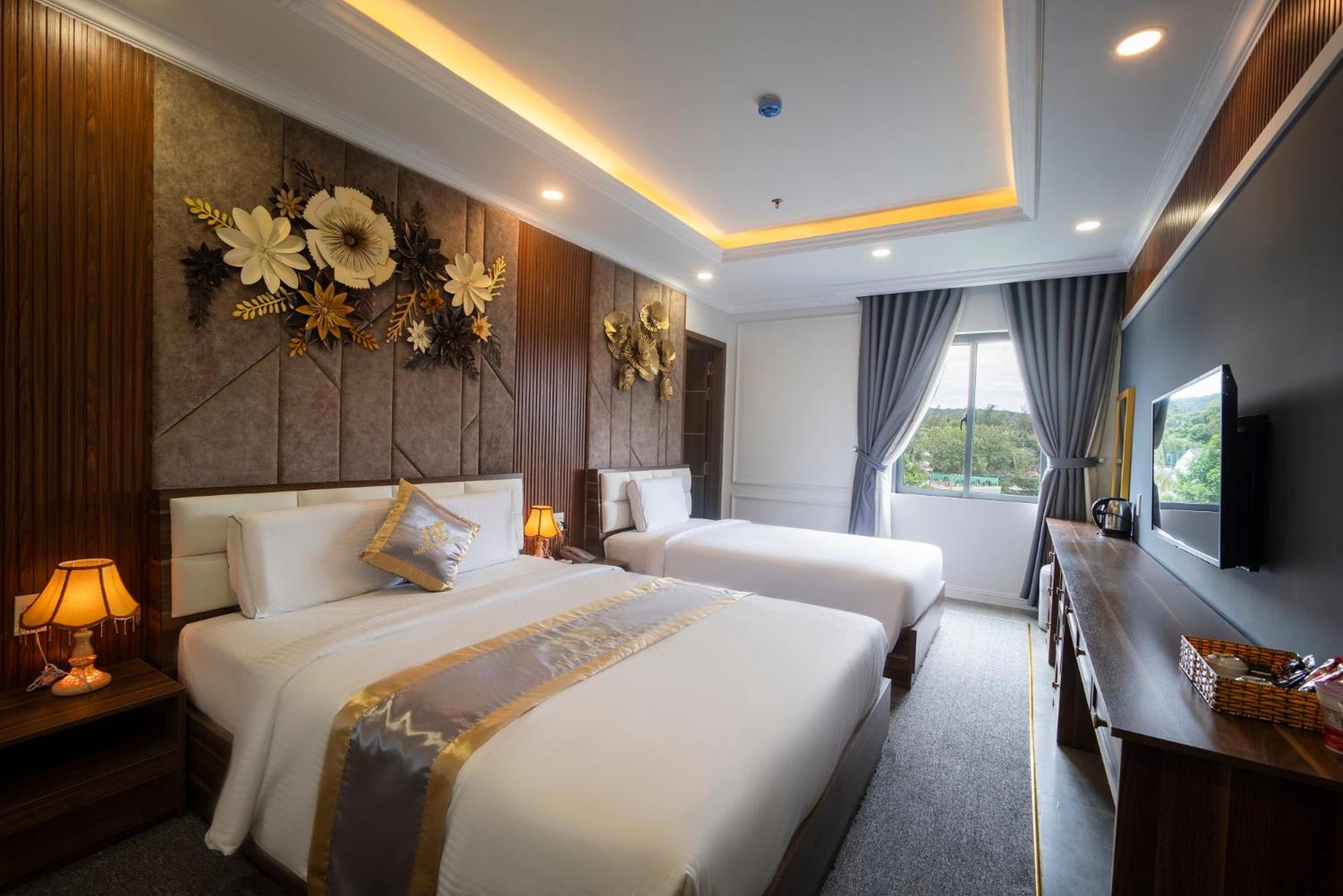 Triple Room with City View