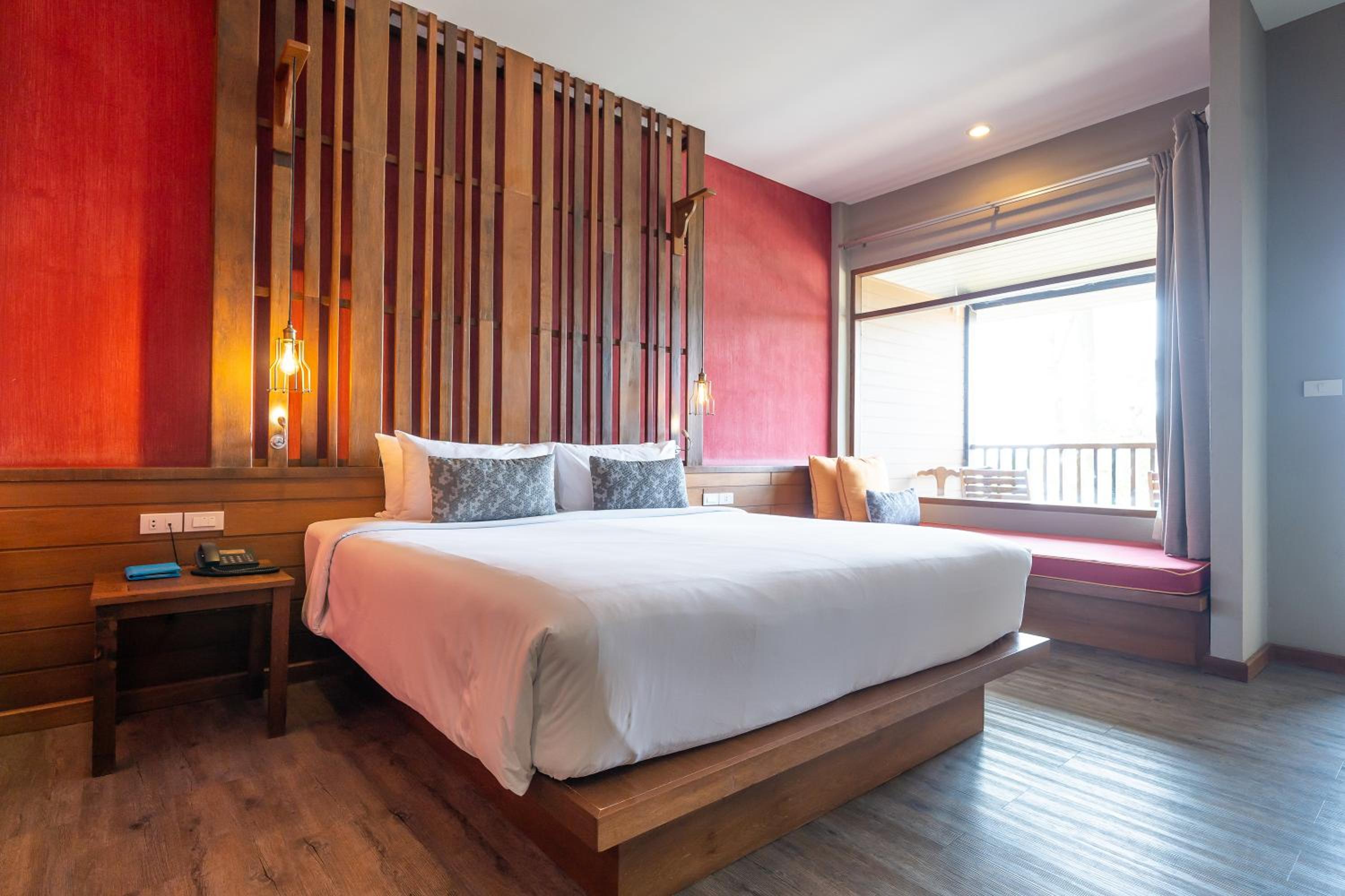 Deluxe Hillside Room - Photo 7