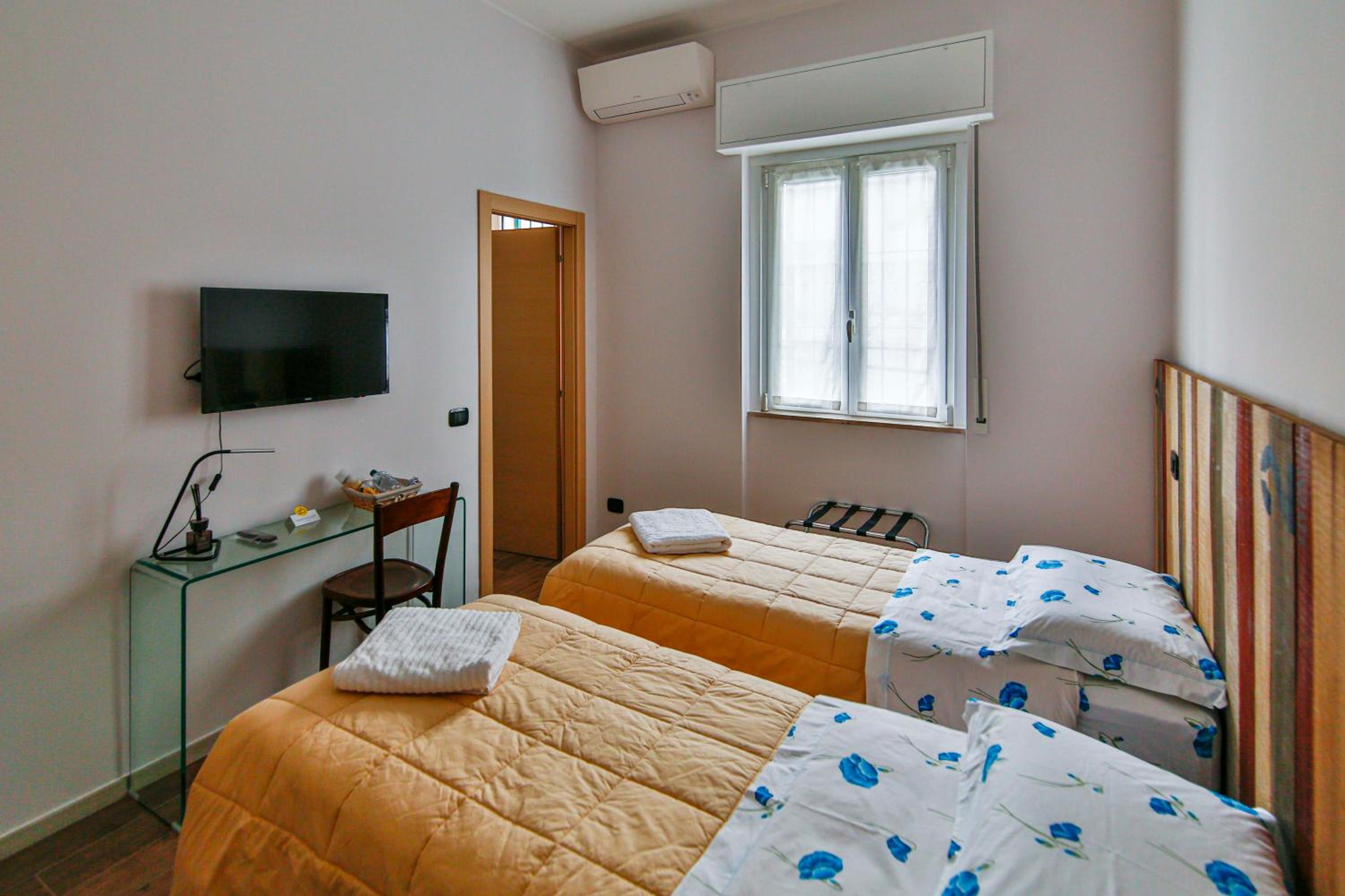 Double or Twin Room - Photo 4