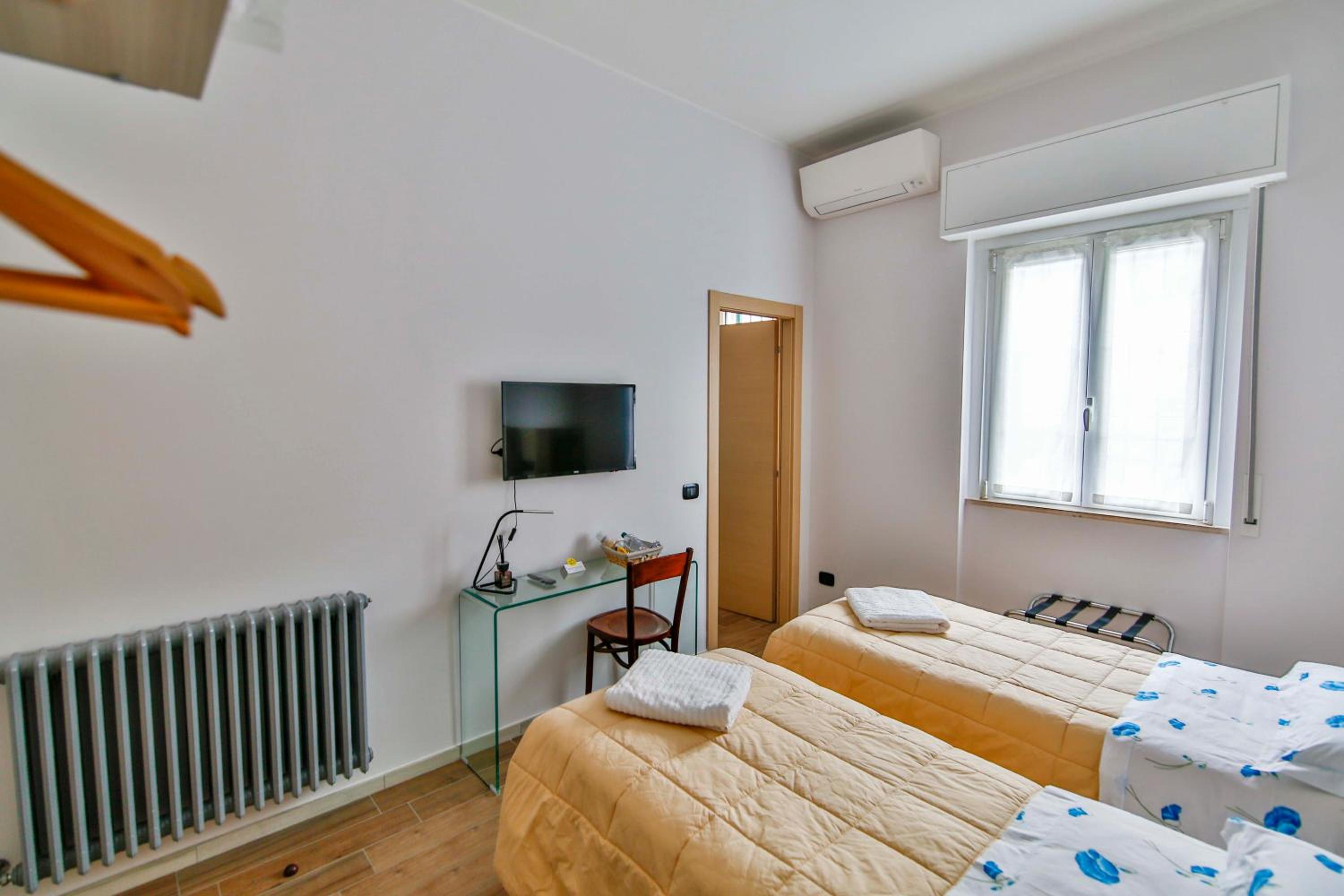 Double or Twin Room - Photo 3