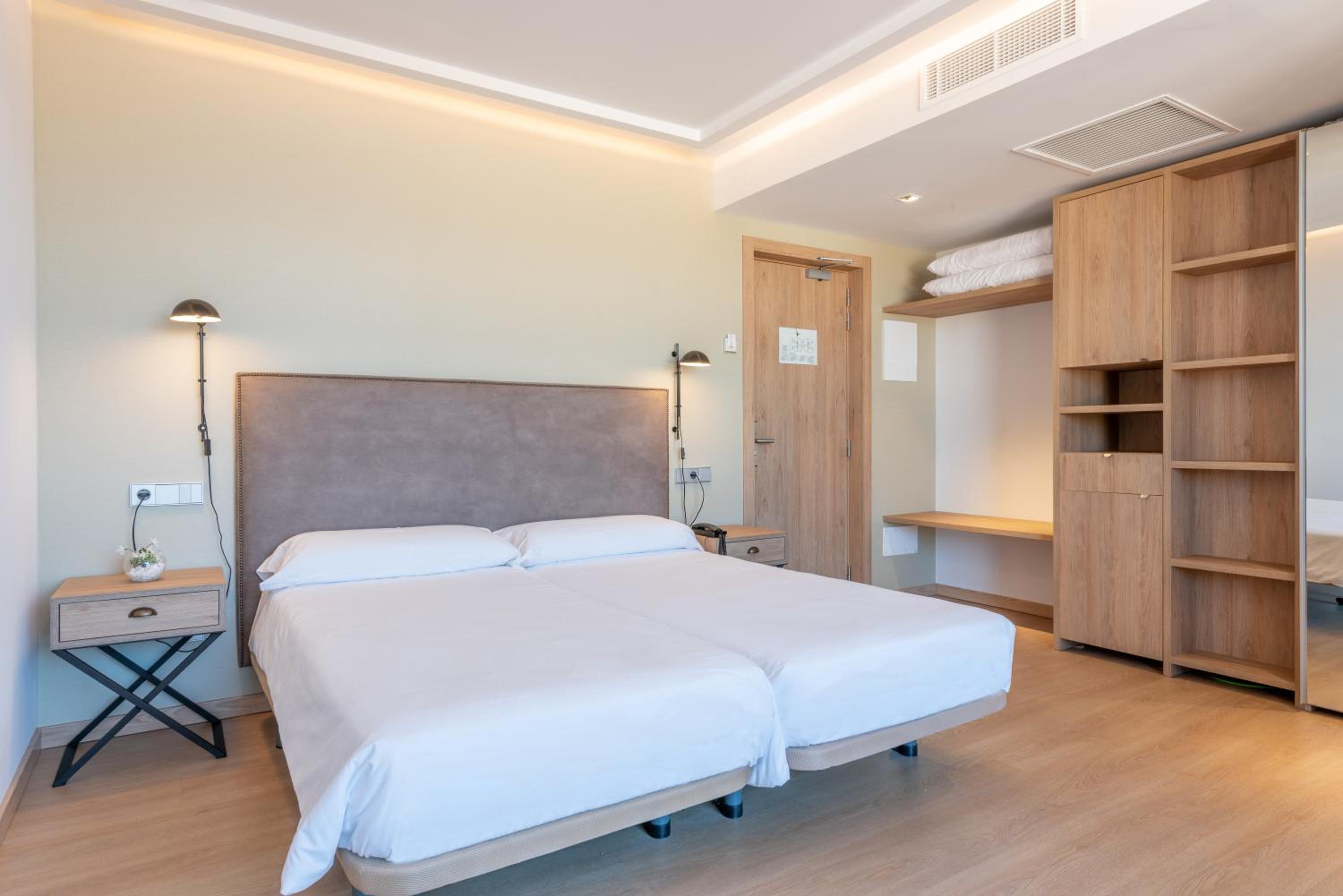 Double Room with no Balcony - Photo 1